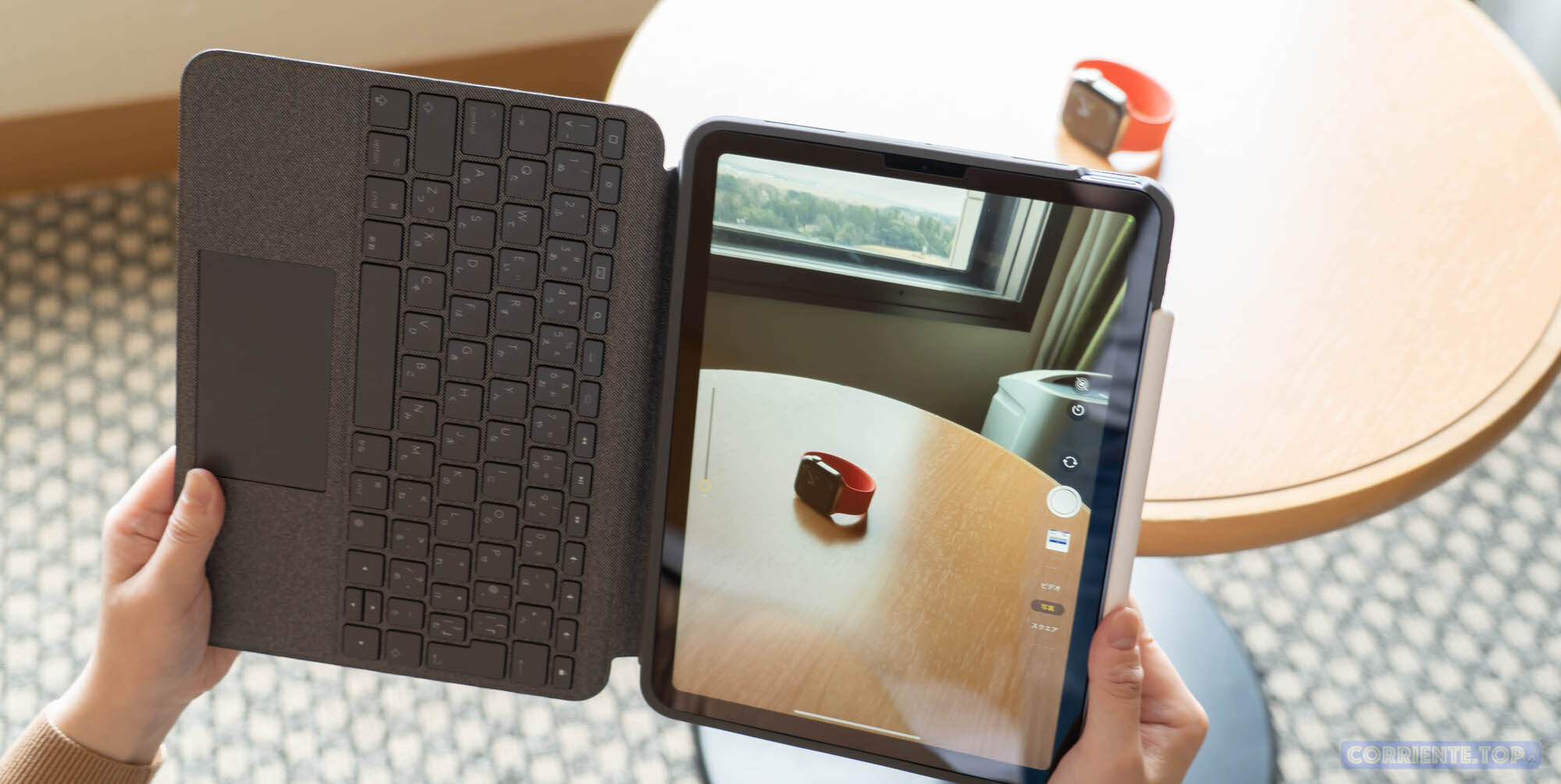 Apple Pencilをしっかりホールド。iPad Air用キーボードケース Apple Pencilをしっかりホールド。iPad Air用キーボードケース