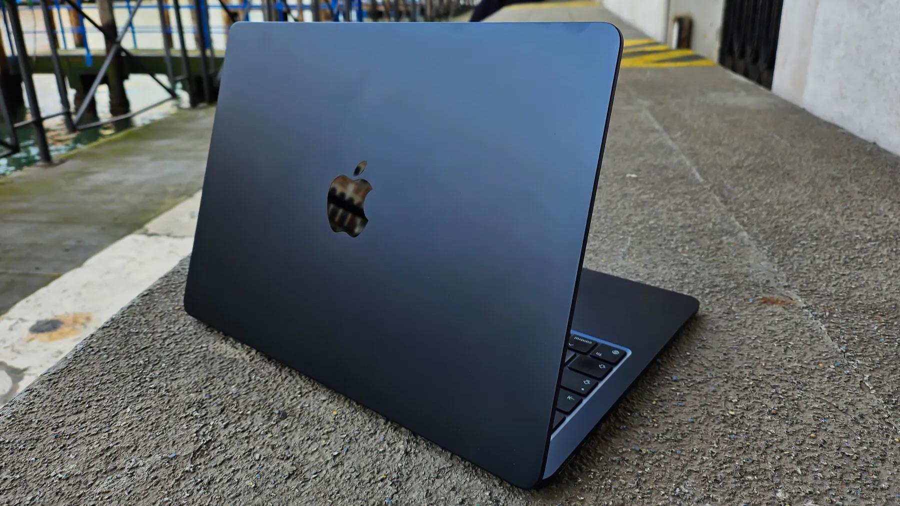 Appleの初売り」iPhone以外ならMacBook Airがお得?理由を3つに Appleの初売り」iPhone以外ならMacBook Airがお得?理由を3つに