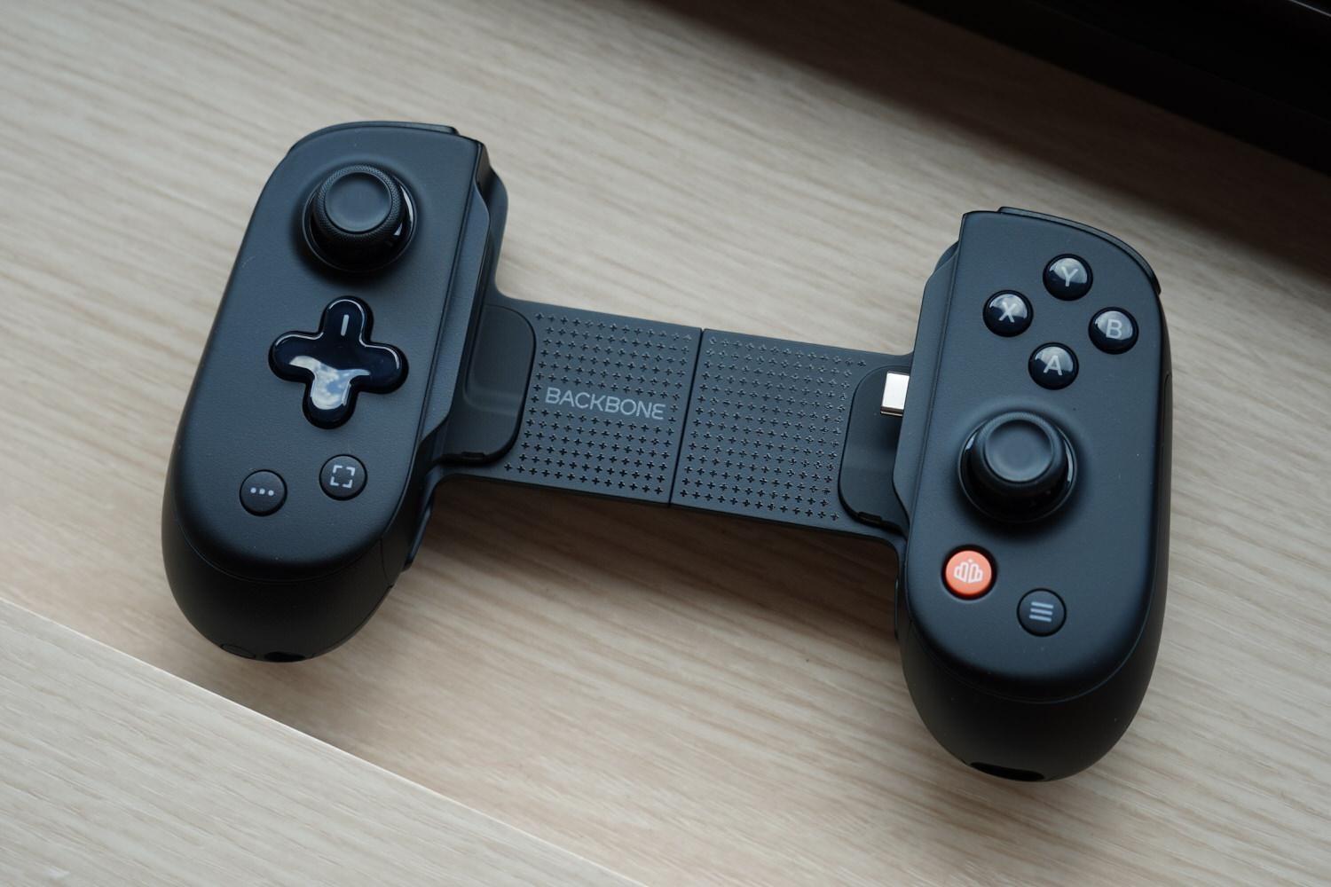 Backbone Pro 新製品　スマホ/PC対応コントローラー　ケース付 スマホ、PC、TV、VRで使える次世代ゲームコントローラー