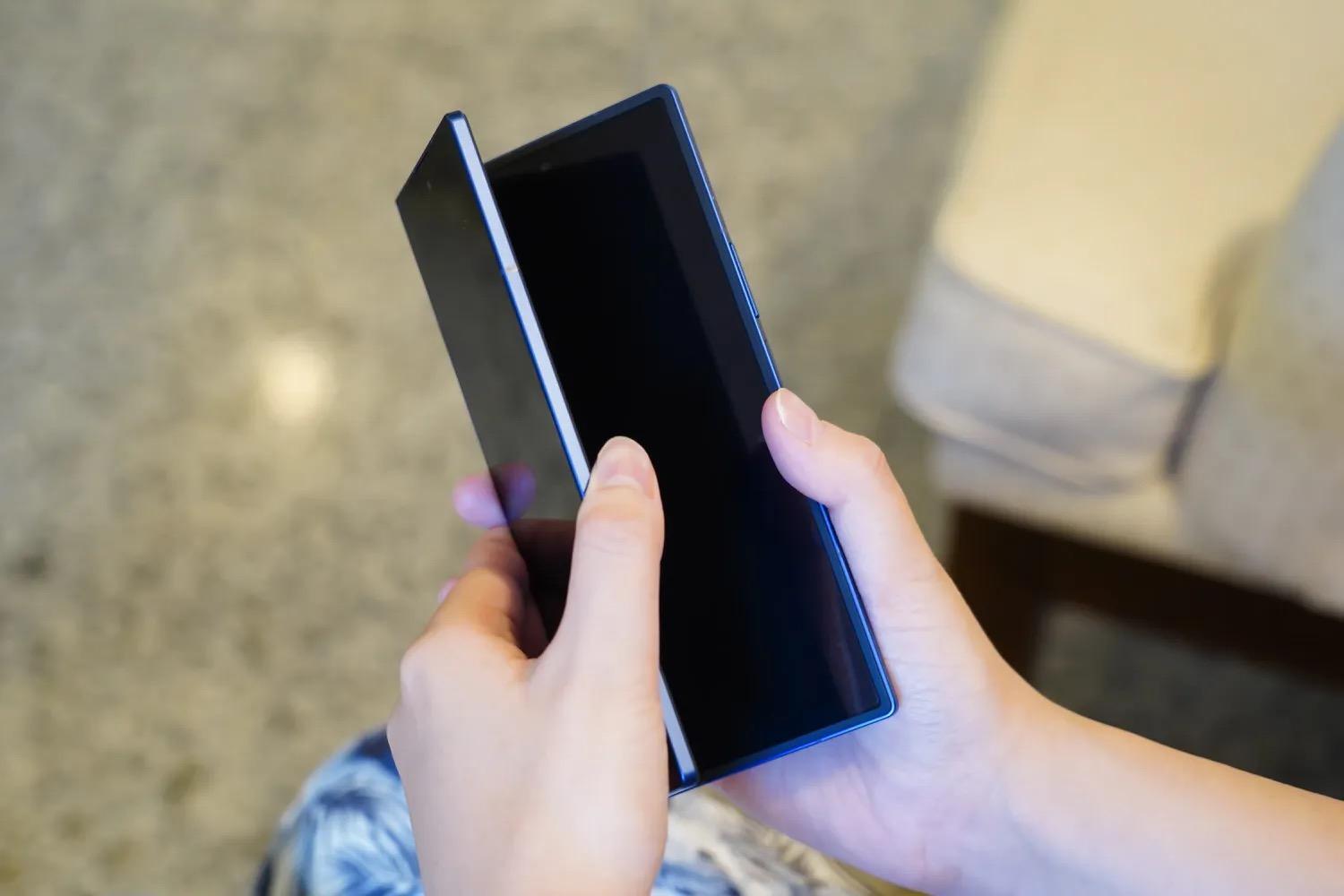 モトローラも超薄型スマホ「Moto X70 Air」発売へ。薄型化が