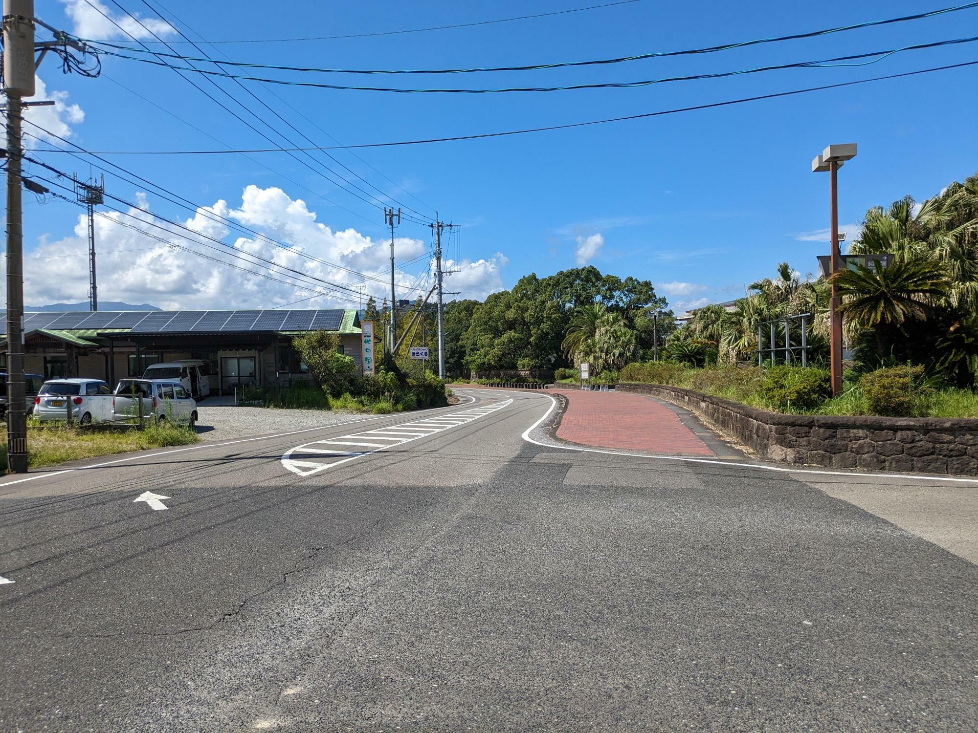 スタート地点の運動公園前入口。