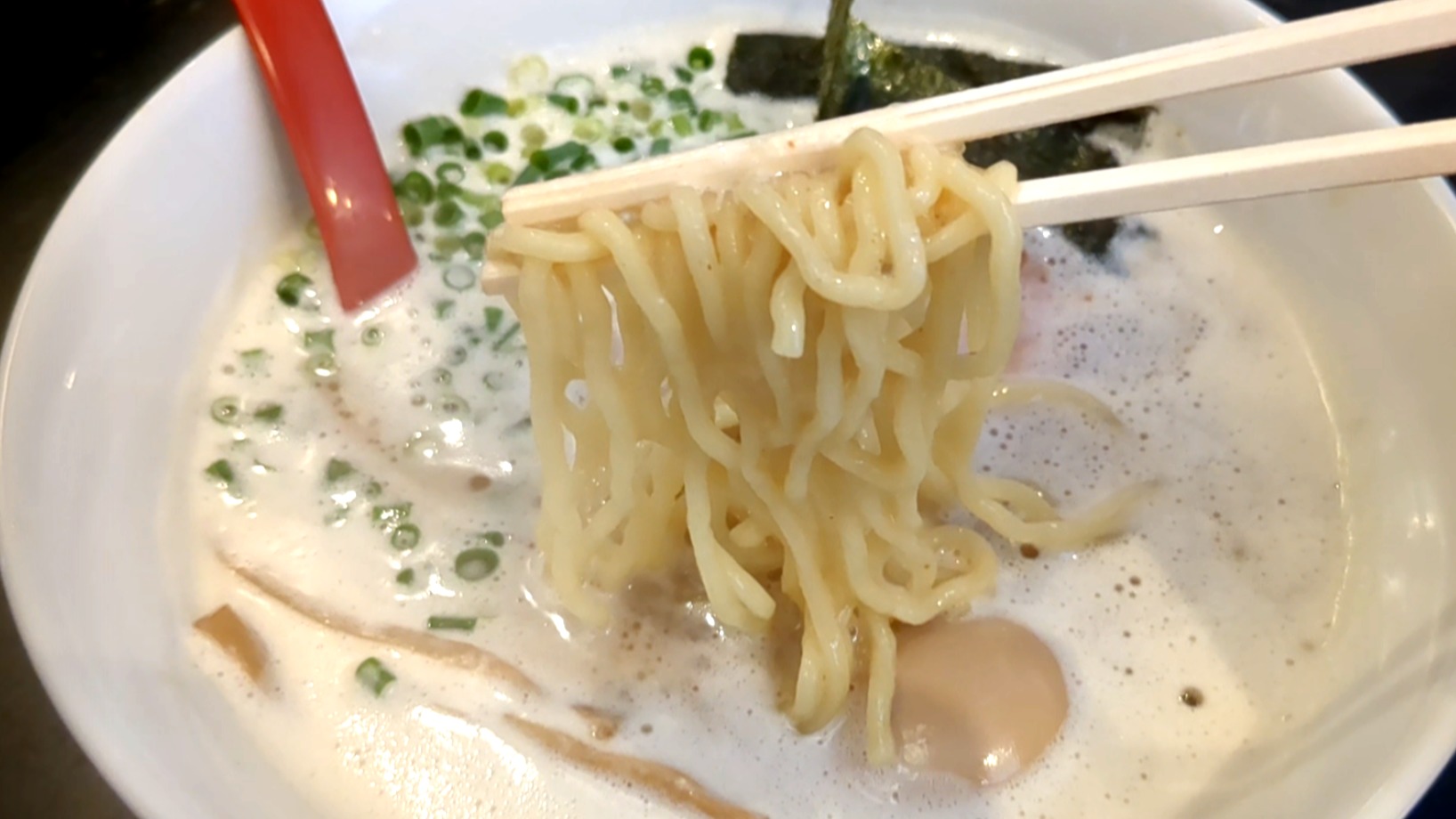 日南市】自分好みの上品なとんこつラーメンが味わえる！大人気ラーメン