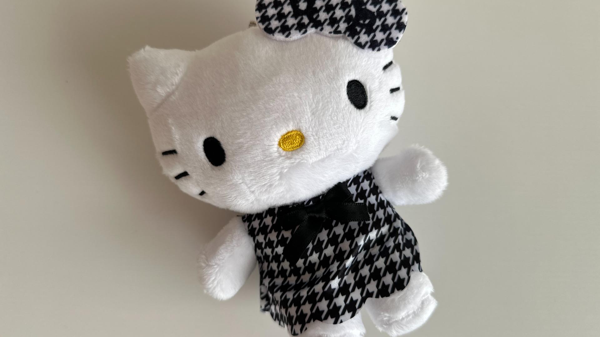 ハローキティ×ファミマ】新発売!ファミリーマート限定キティ ハローキティ×ファミマ】新発売!ファミリーマート限定キティ