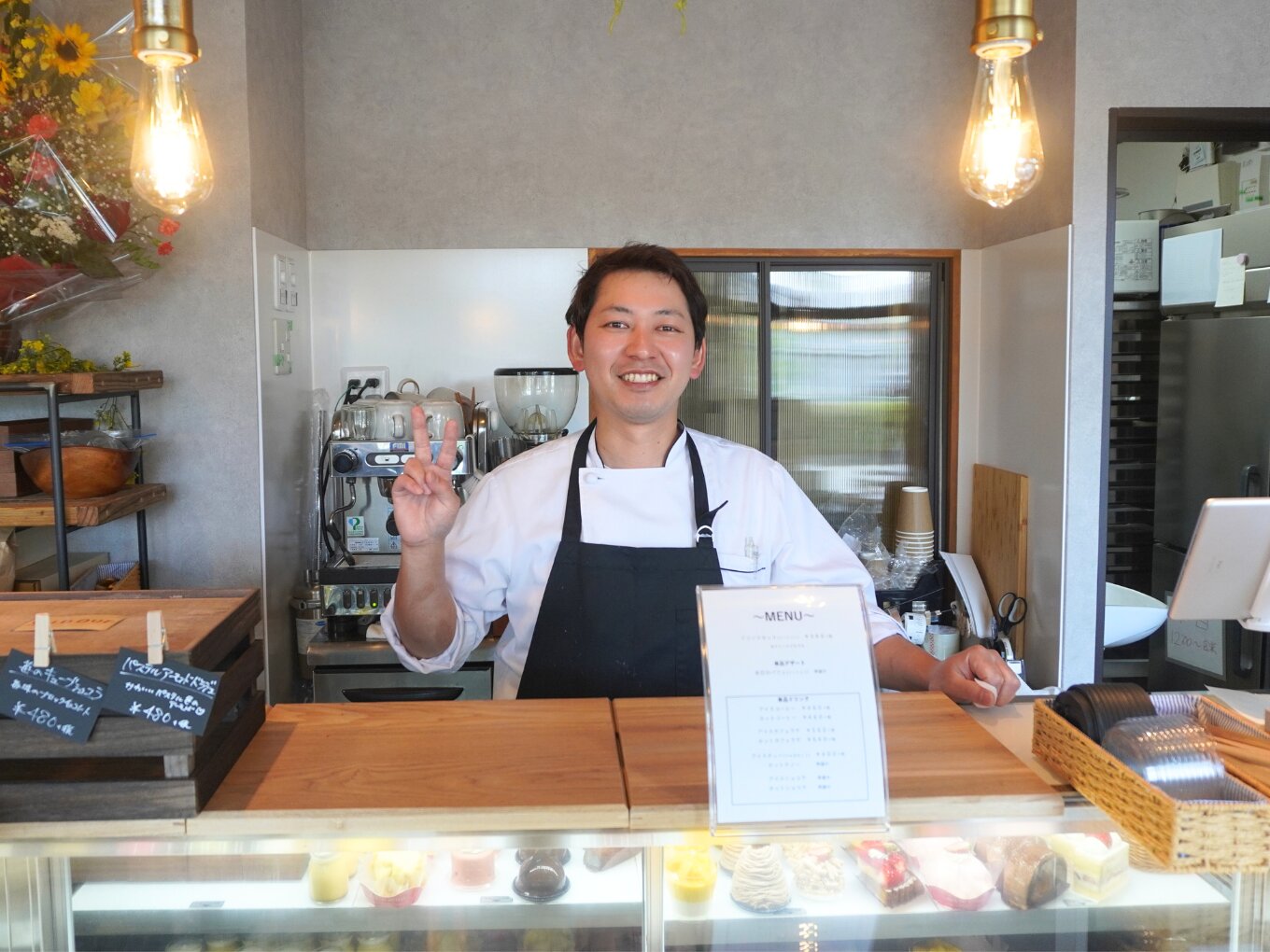 「小さい頃はサンタクロースになることが夢でした」と語る、GOLD SHEEP CAFE 店長の加藤さん