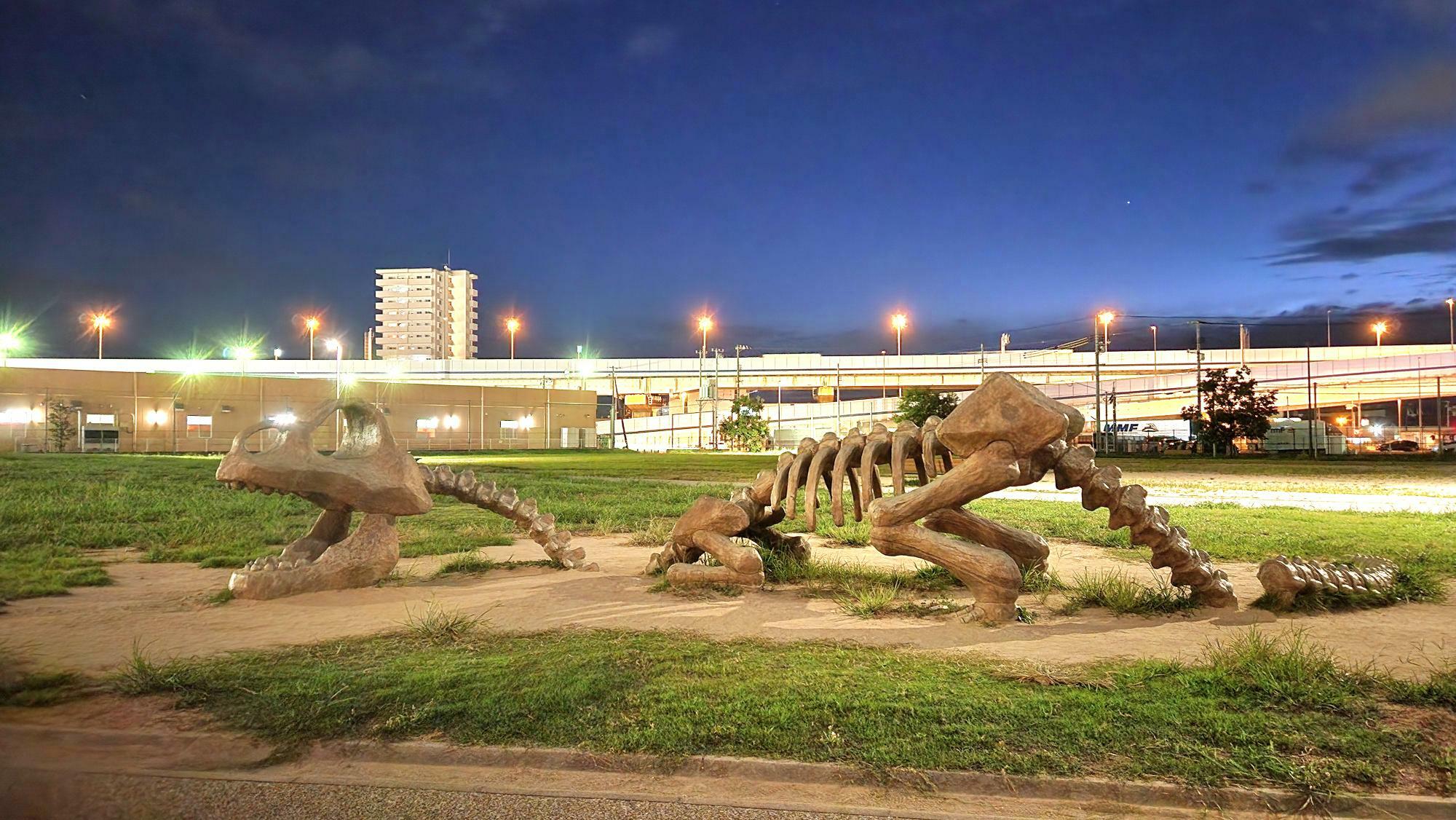 恐竜の遊具の全長は10メートル。