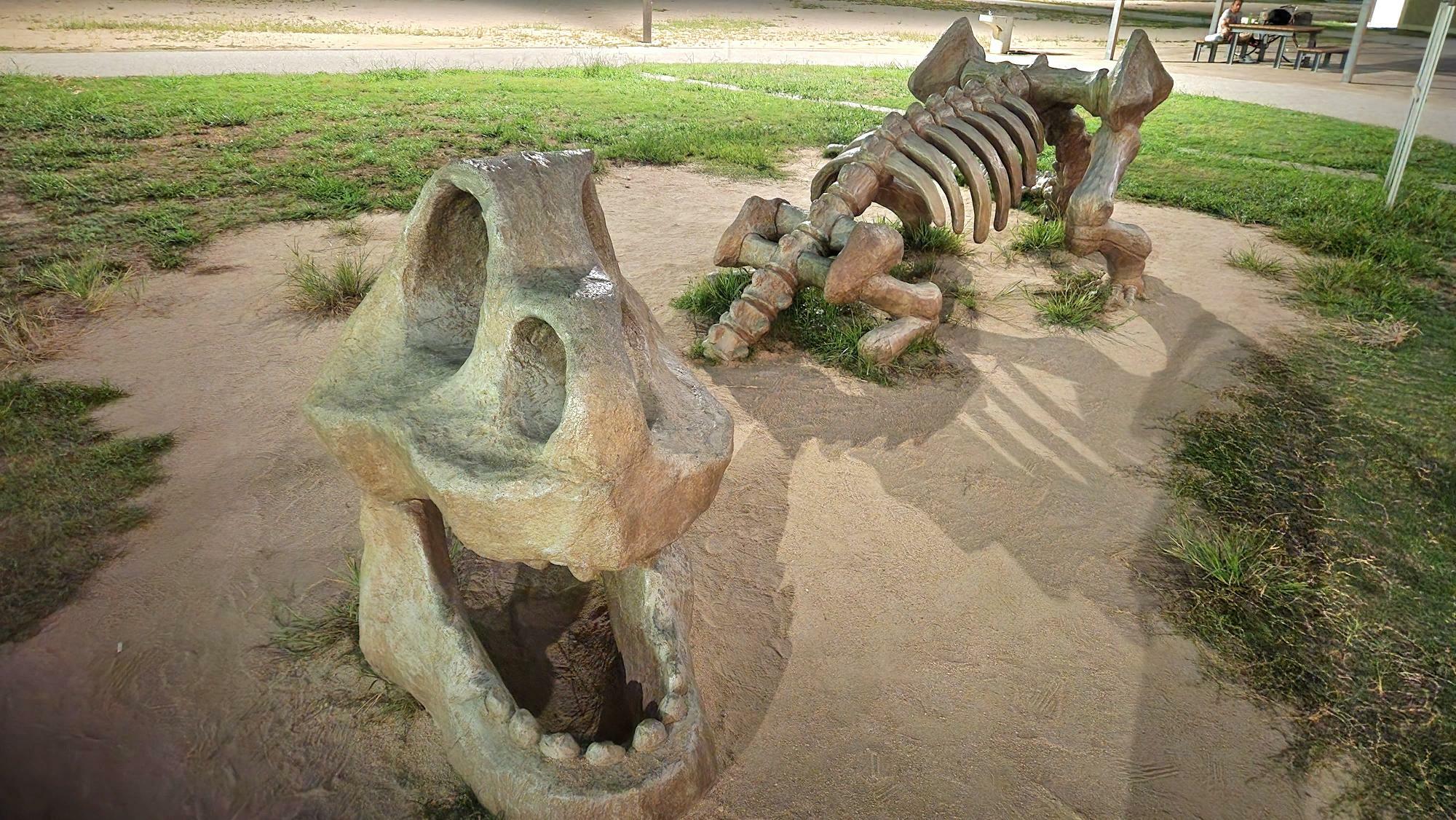 ザウルスゆめ公園の恐竜の遊具