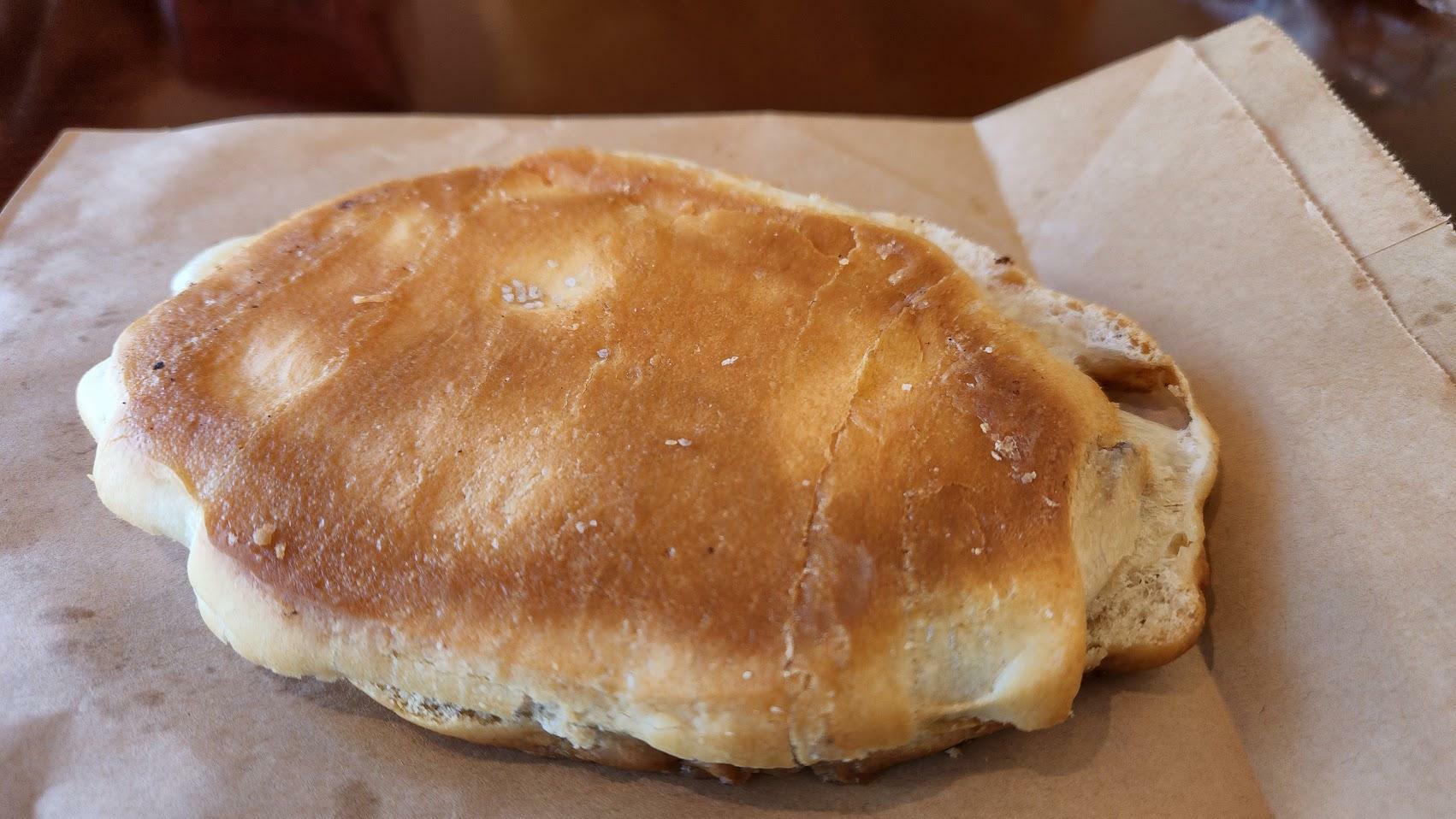 boulangerie lichette（ブーランジェリー リシェット）で一番人気のつぶし塩あんパン