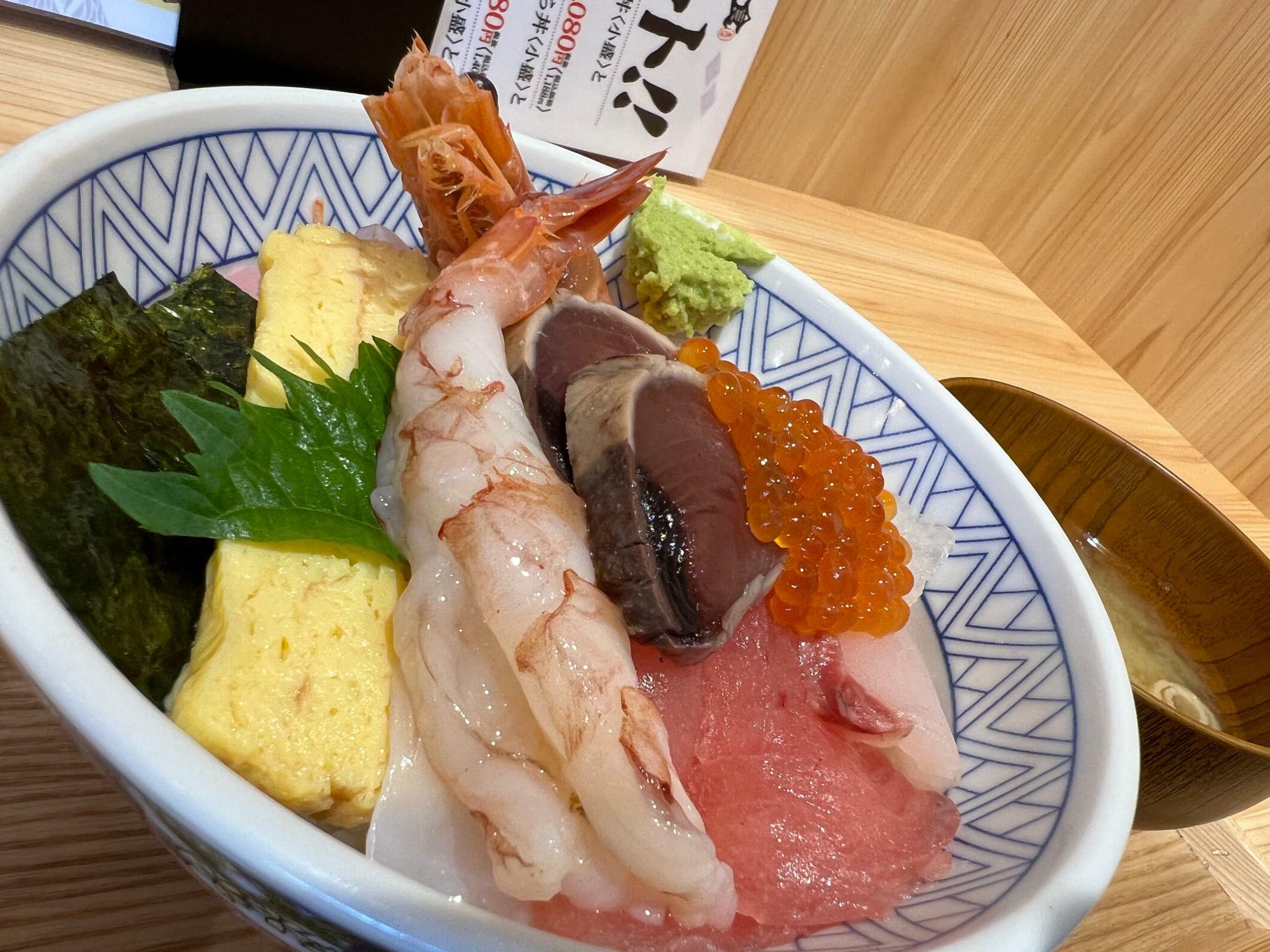 大漁丼(税込1076円)