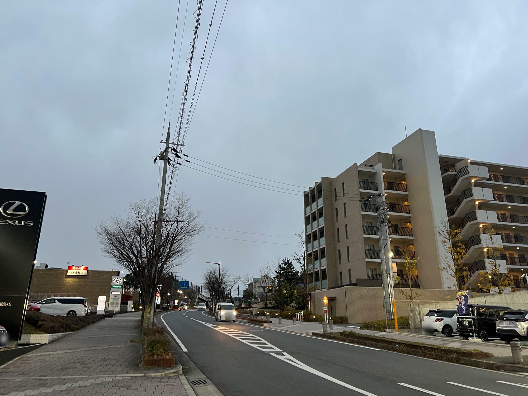 ちなみに、コーナン 学園前登美ケ丘店跡地にはマンションが立っています。