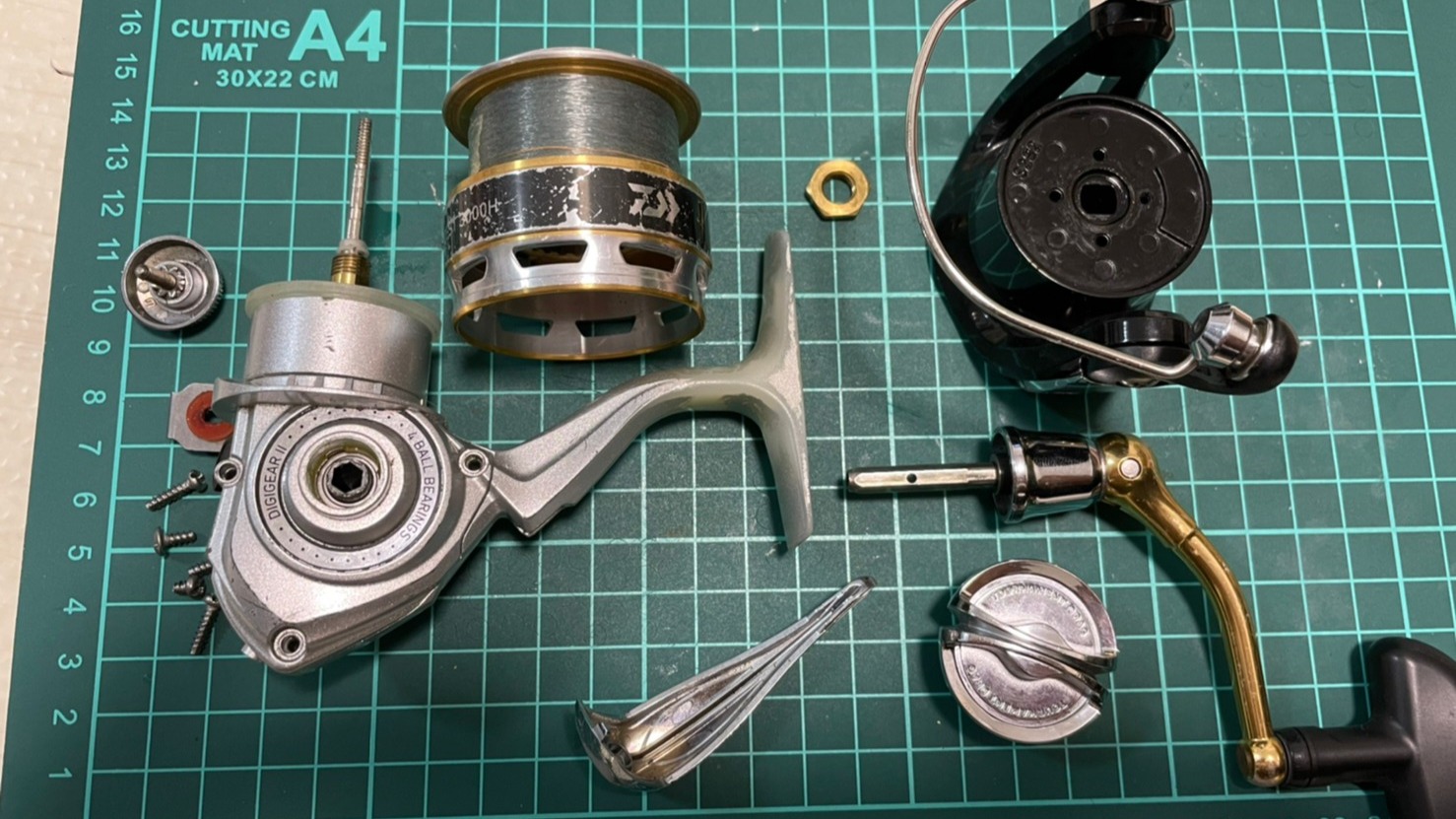 How to Take Apart A Spinning Reel 