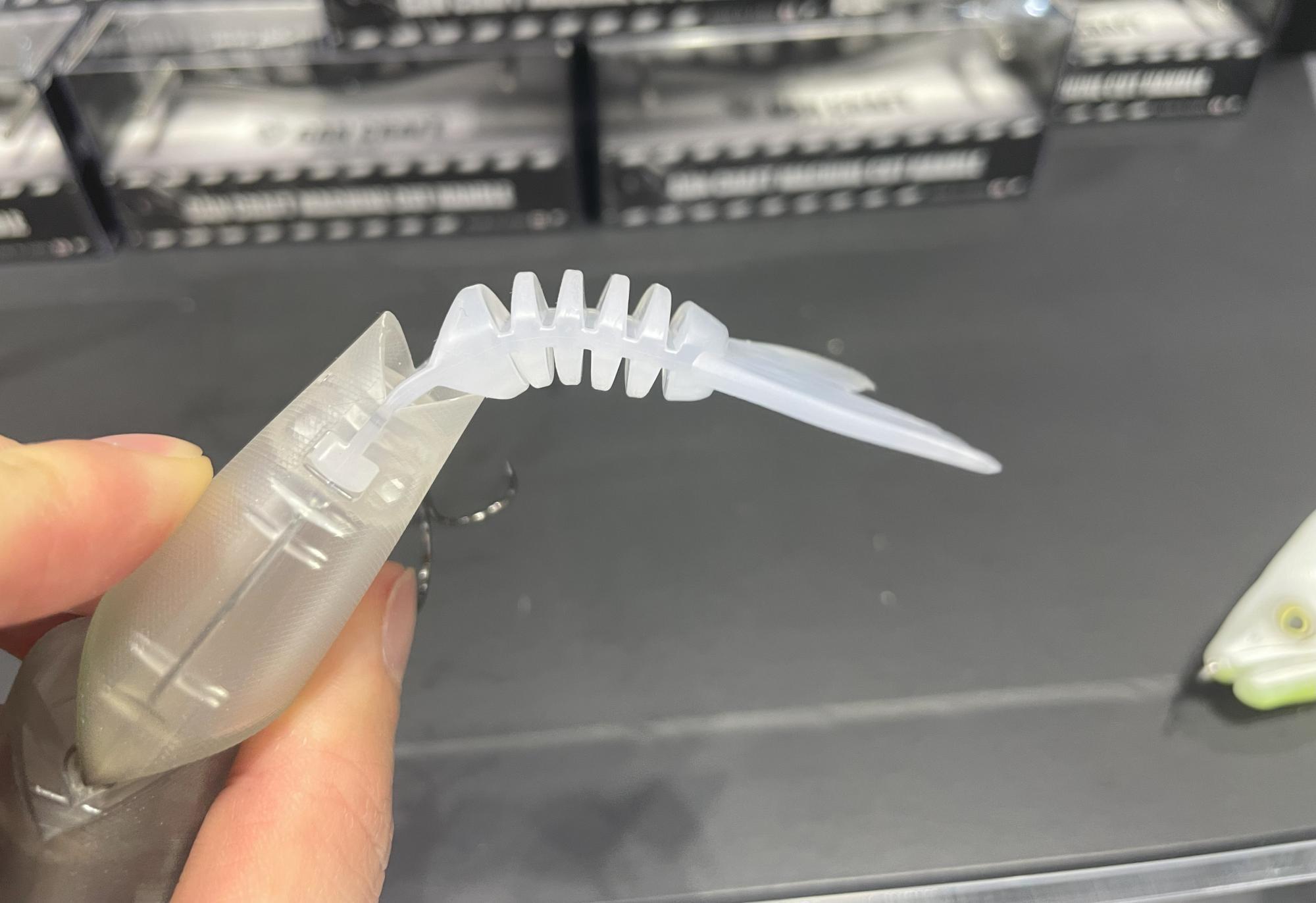 尻尾の動きがヤバすぎる!大人気ルアー最新作が釣りフェスで発売 尻尾の動きがヤバすぎる!大人気ルアー最新作が釣りフェスで発売