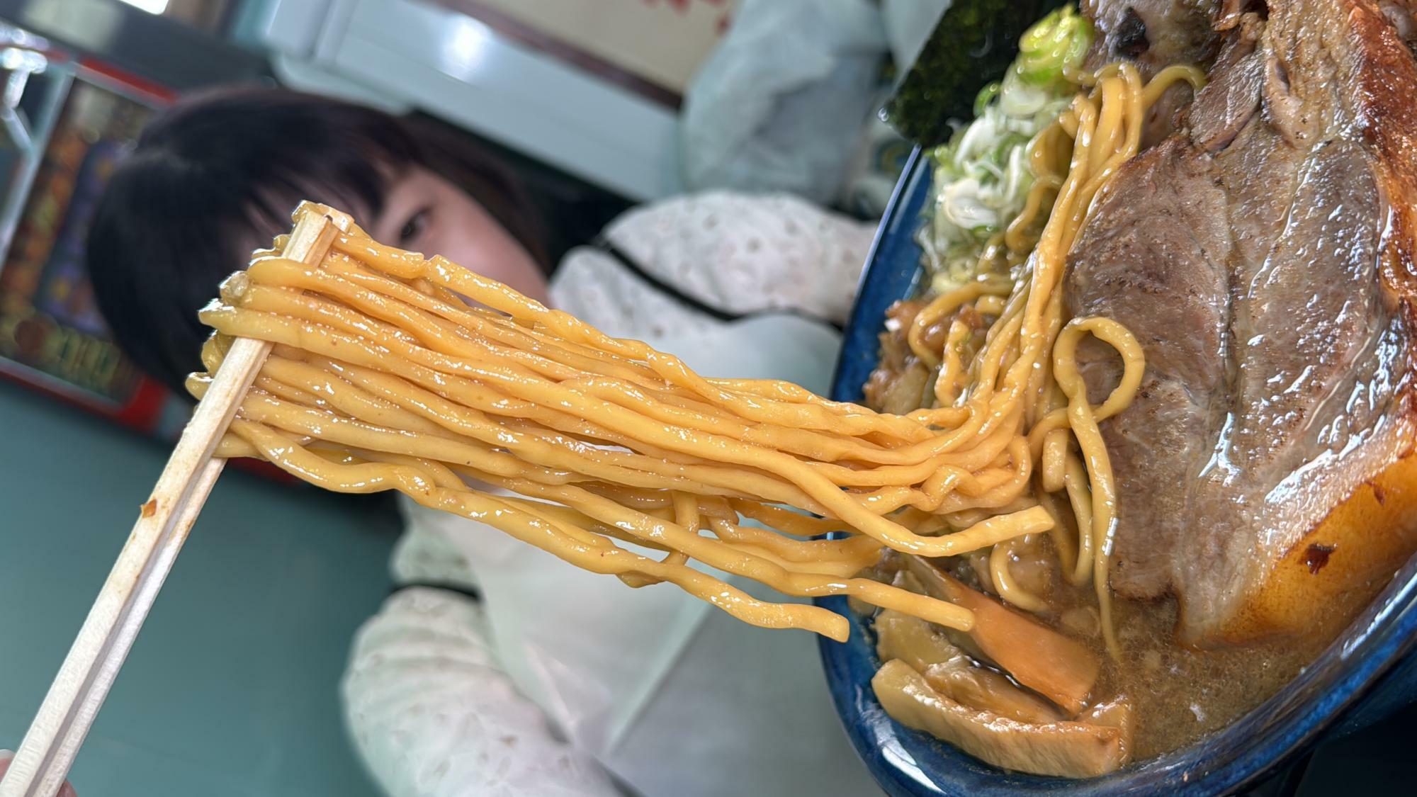 Akkeyラーメン 二郎系ラーメンの名残がある太麺