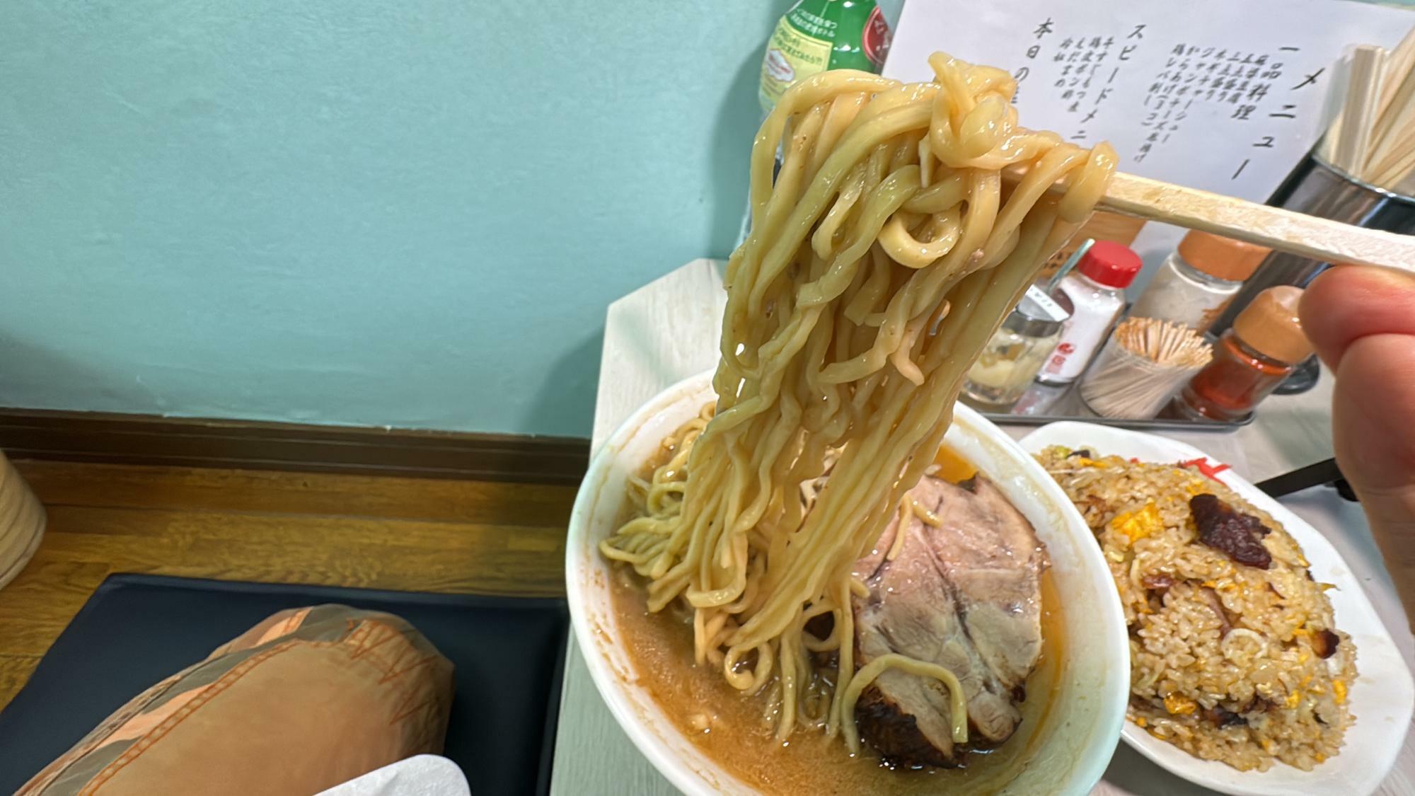 NEW Akkeyラーメン味噌ラーメンの麺リフト(自家製)