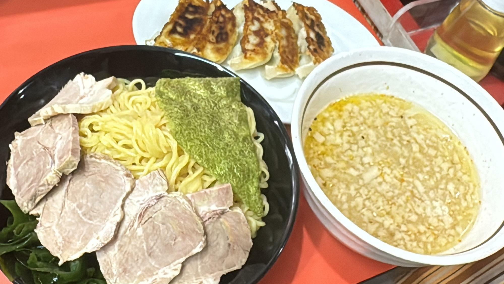 ラーメンショップ蕨つけめん大盛り餃子セット