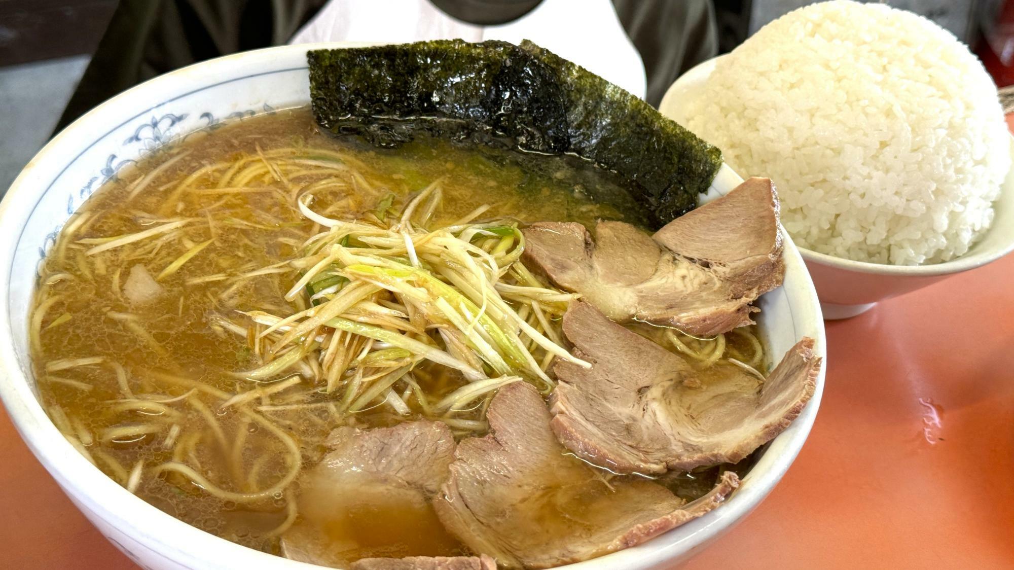 ラーメンショップ坂戸石井店ネギチャーシュー大盛りとライス3つ分