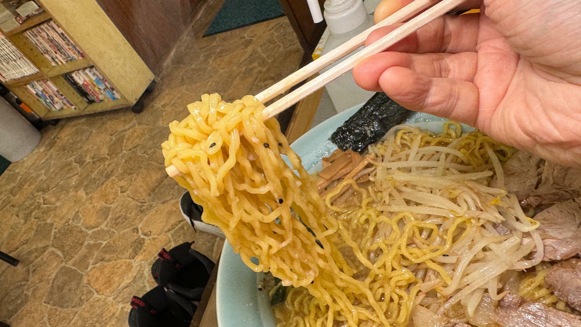 ラーメンショップ湯沢駅前店みそチャーシューメン大盛り麺リフト