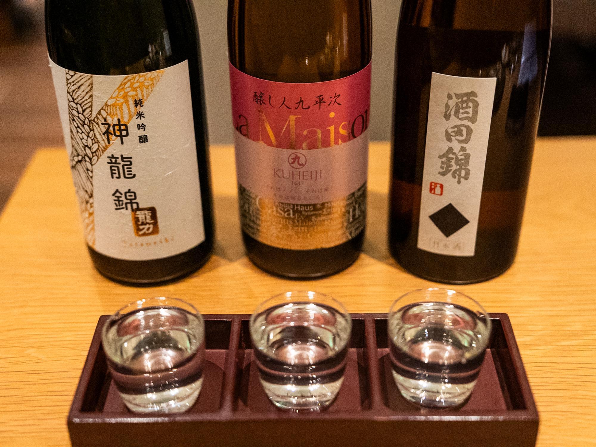 「しっかり」「すっきり」「フルーティ」の3タイプの日本酒を味わえる飲み比べセット。