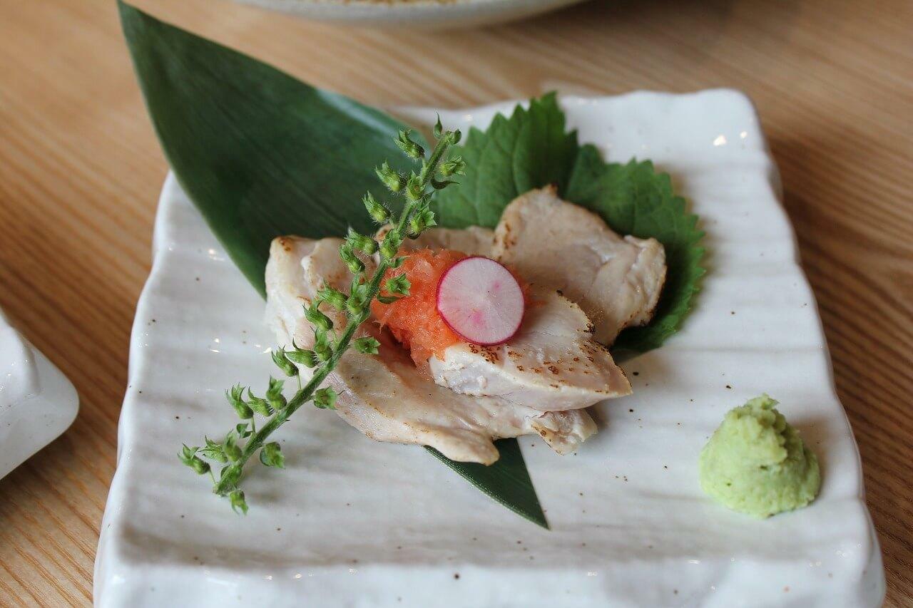 生まぐろ脳天炙り刺し