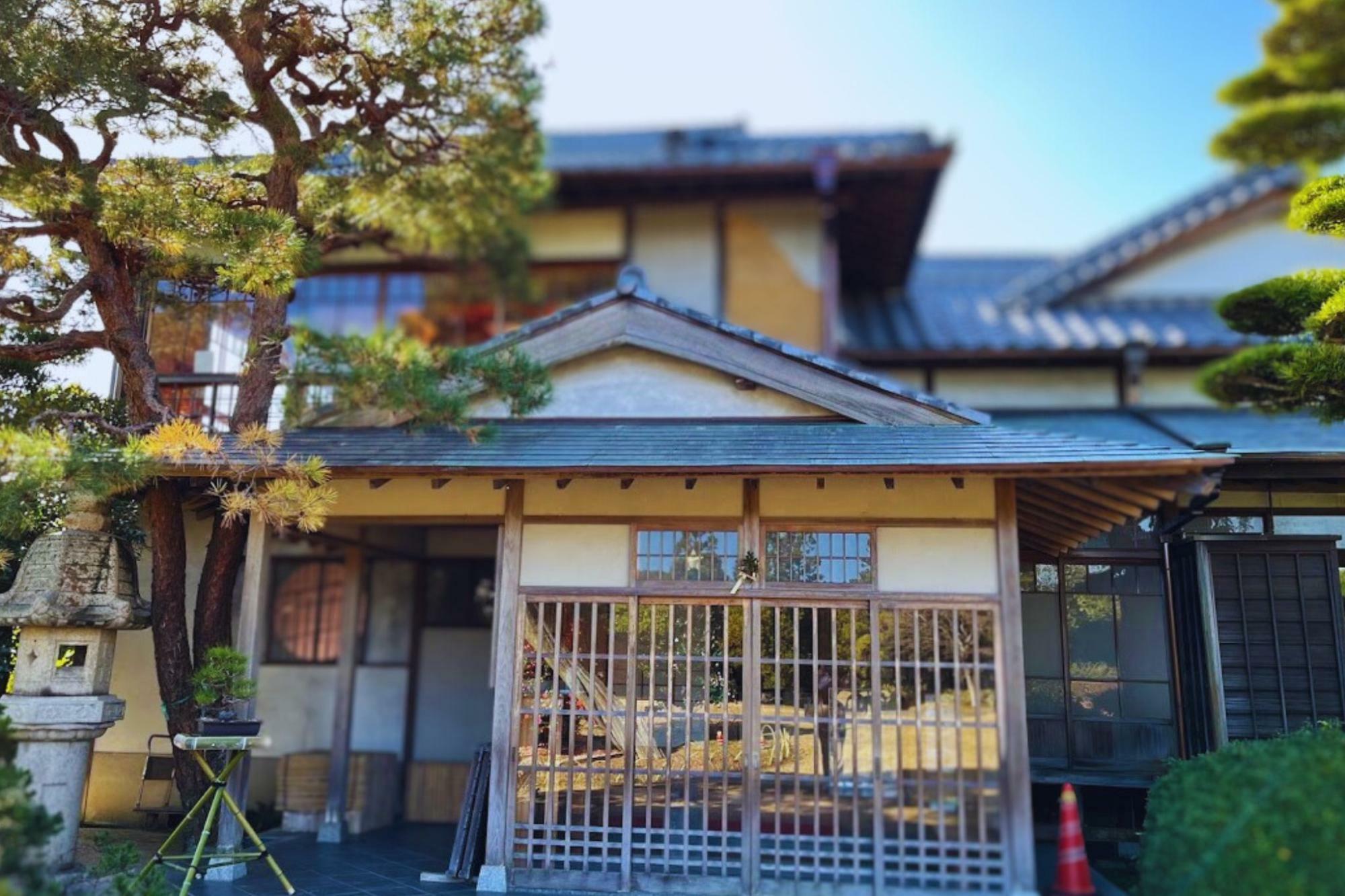 会場となる長府庭園内書院