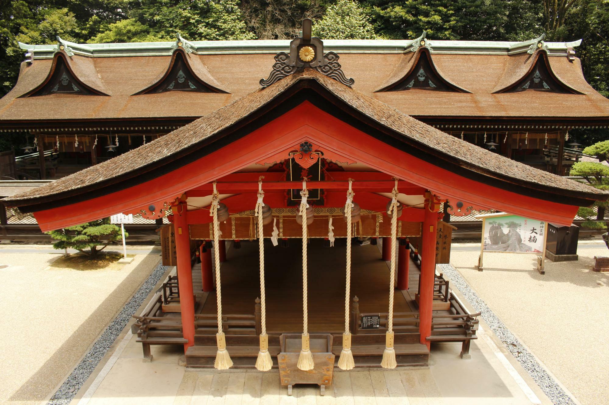 資料提供：長門國一宮 住吉神社　山村様　住吉神社拝殿を撮影したもの