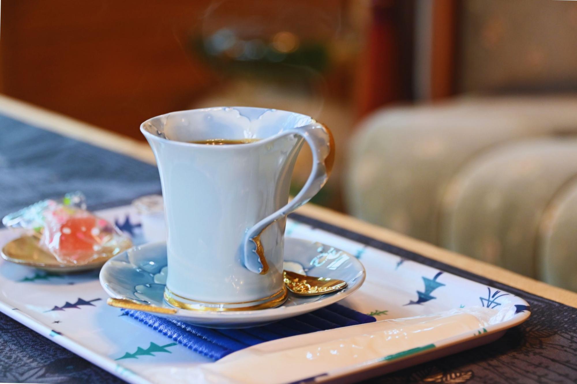 BEEカフェみさかさんのはちみつ付きコーヒー