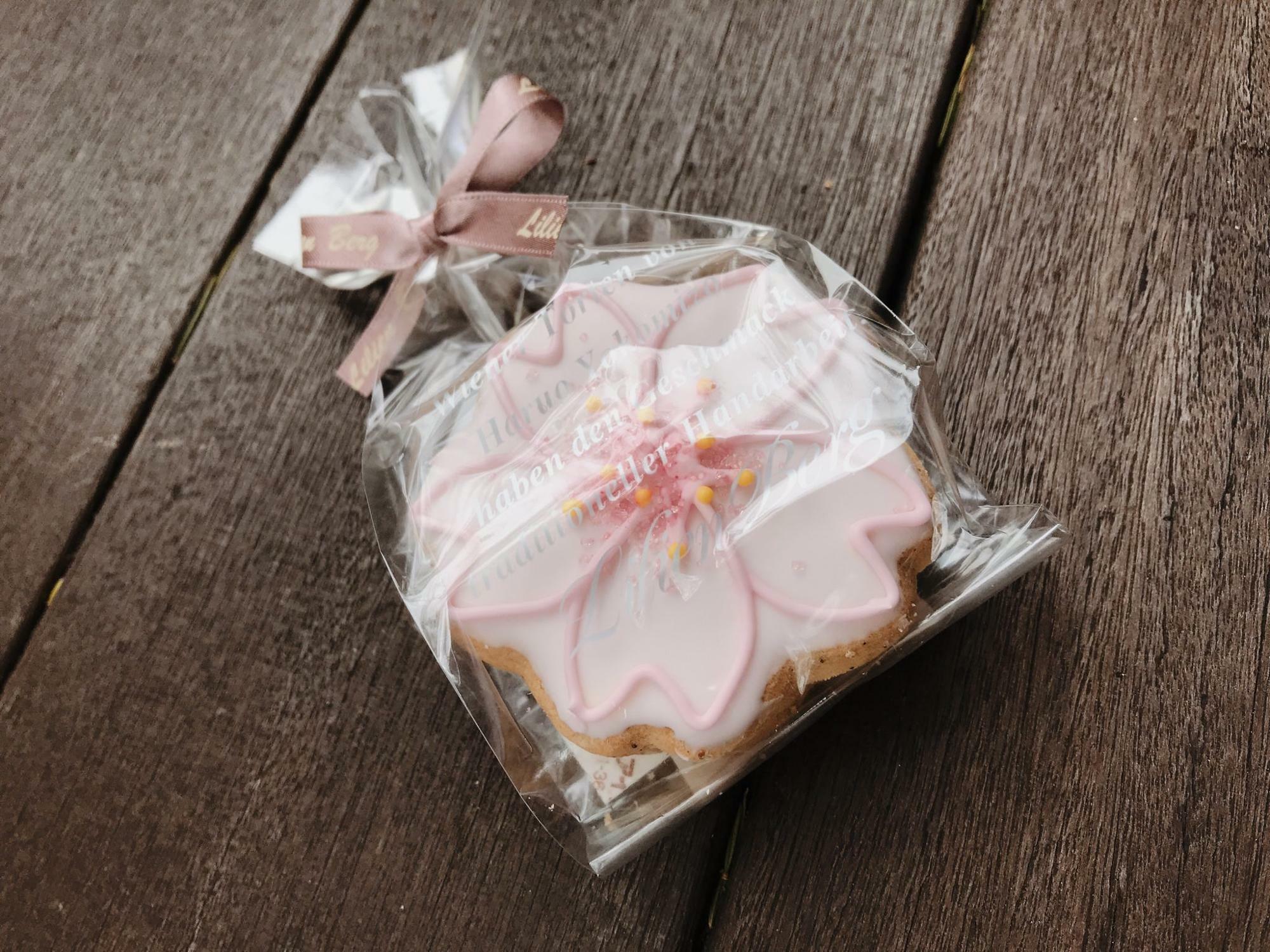 お花見をしながら食べたくなる桜のクッキーは、春のギフトにピッタリ