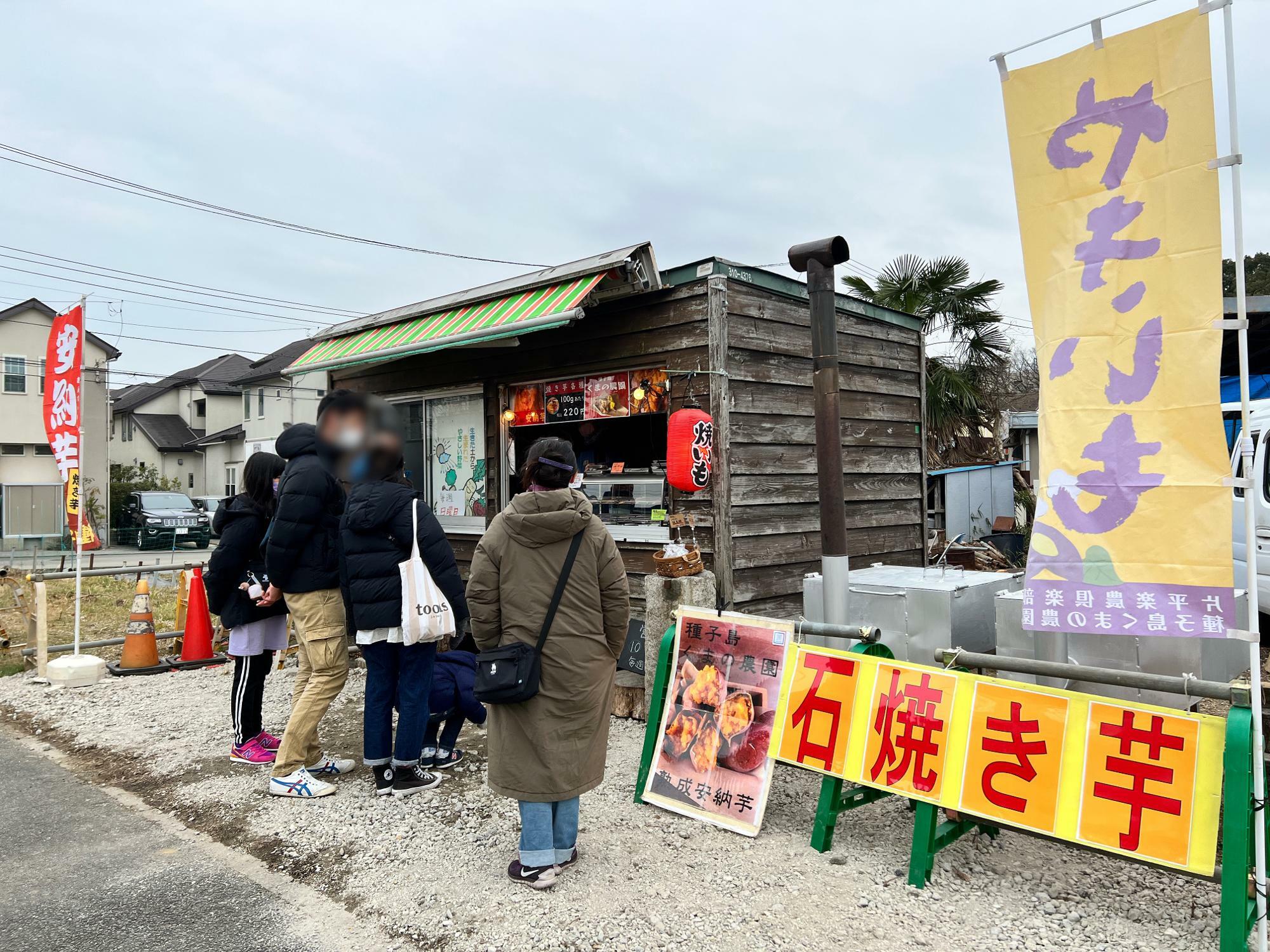 週に一度の営業日には行列ができることも。