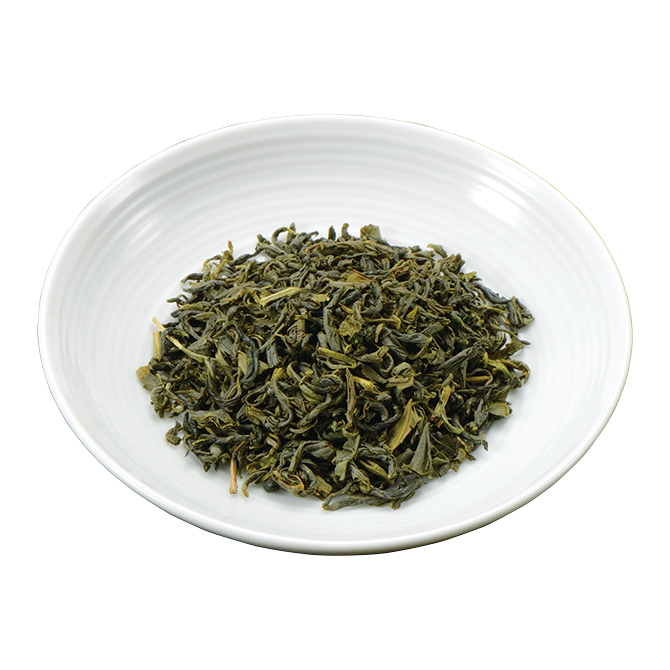 崎陽軒のお茶に使われている佐賀県産「釜炒り茶」の茶葉。茶葉がくるくるとカールしているのが特徴です。（写真データは崎陽軒の担当の方に使用許可をいただきました）