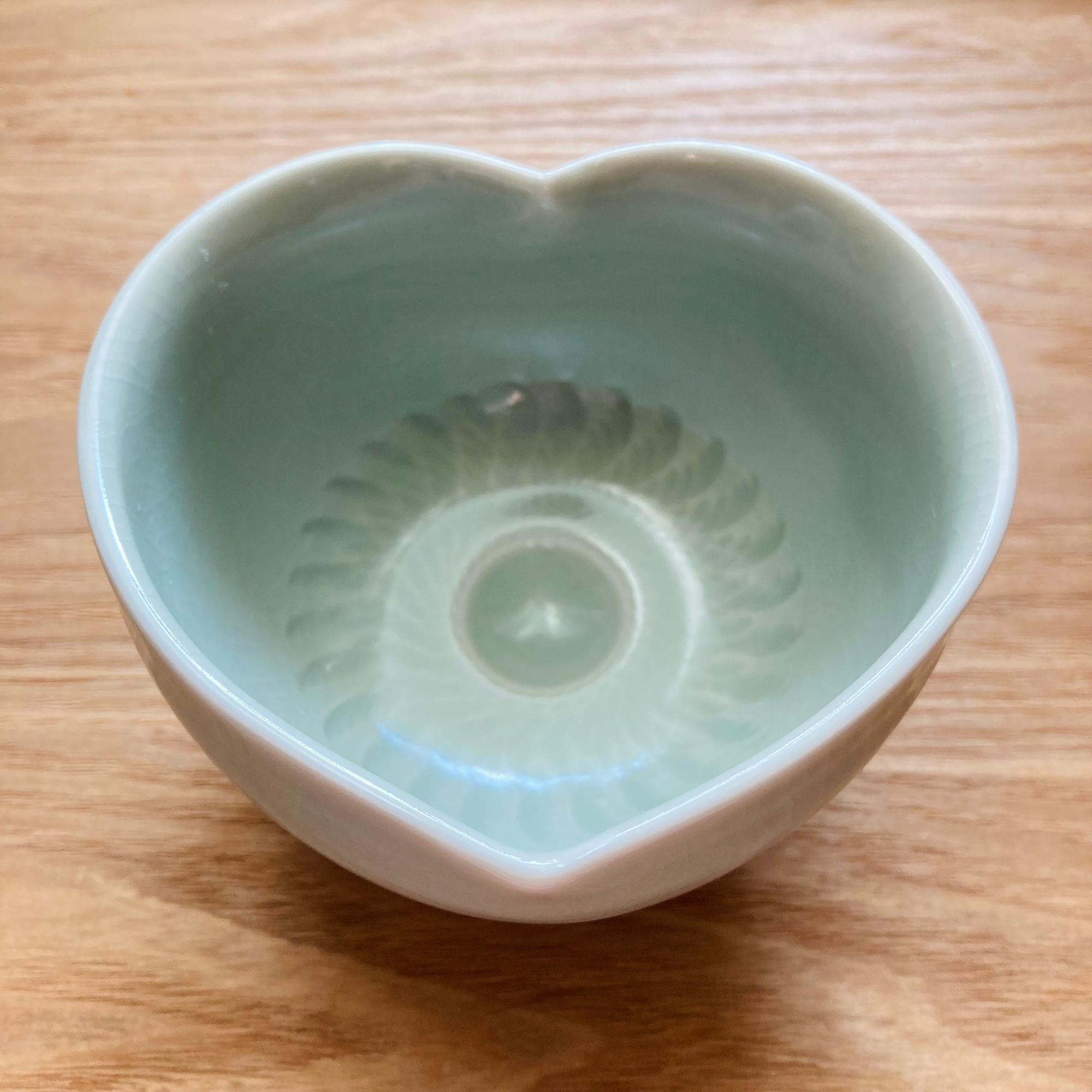 ハート型がかわいい!世界初の究極の抹茶茶碗!抹茶入りの釉薬を ハート型がかわいい!世界初の究極の抹茶茶碗!抹茶入りの釉薬を