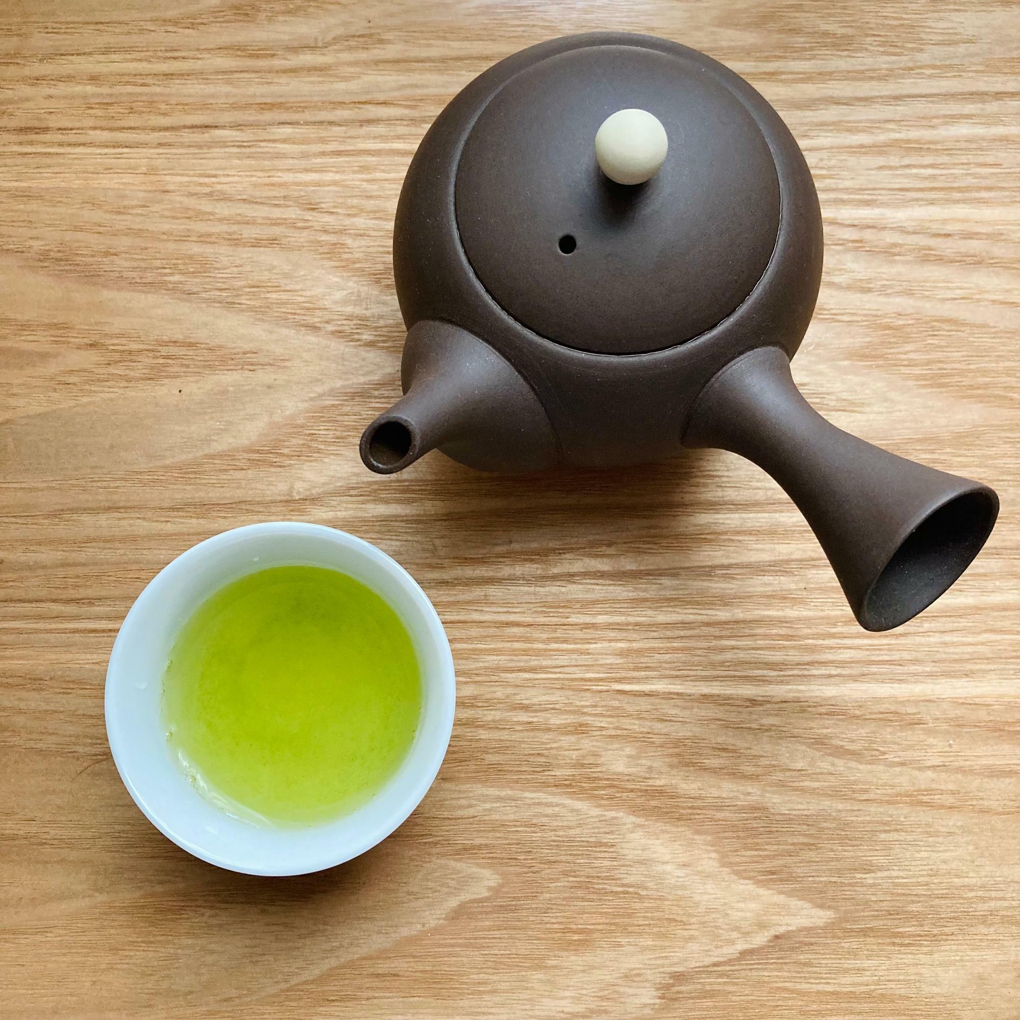 写真は鹿児島知覧の新茶です。お茶をいれたときのフレッシュな香りがたまりません！