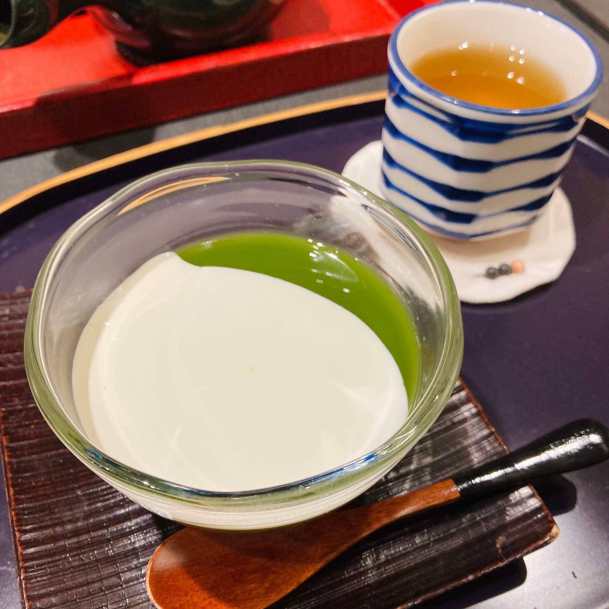 開店当初から変わらぬレシピで作られる数量限定の「抹茶ゼリー」（630円）はふるふる食感！