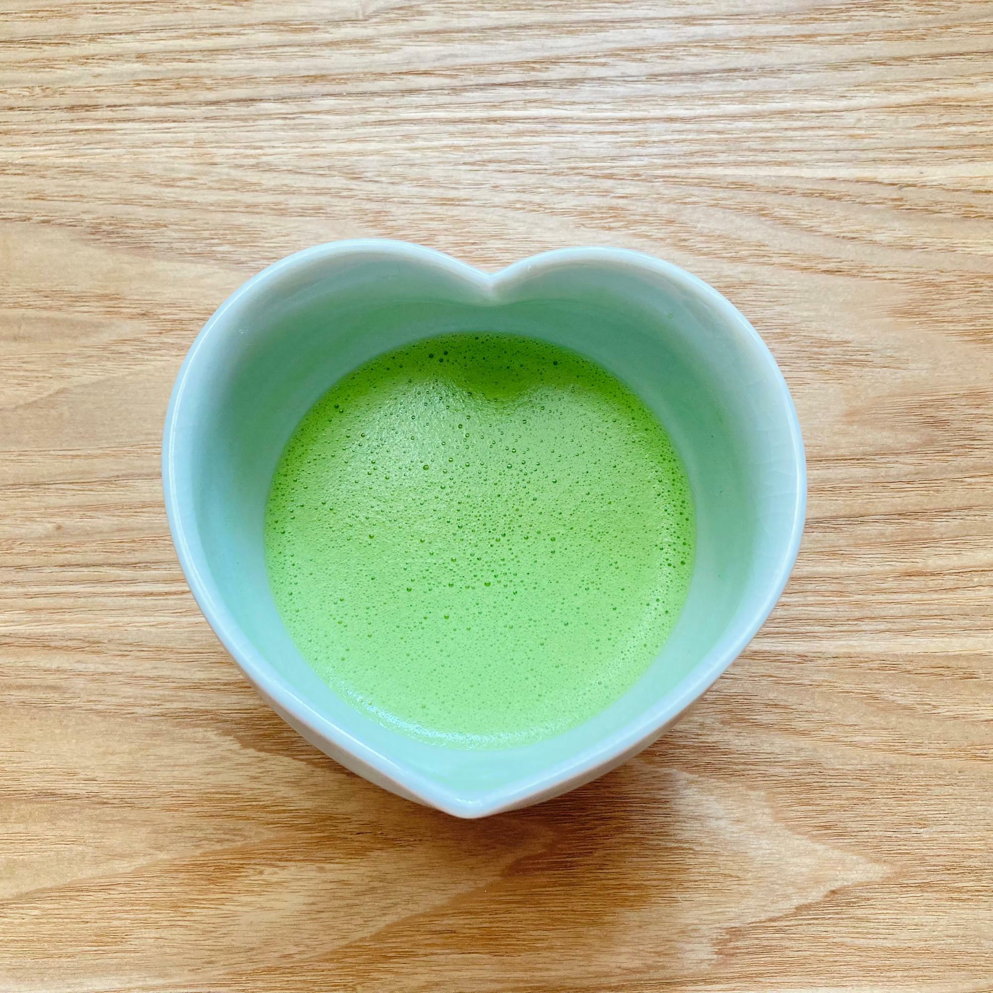 辻喜さんの抹茶を点てた薄茶。写真の品種は「あさひ」