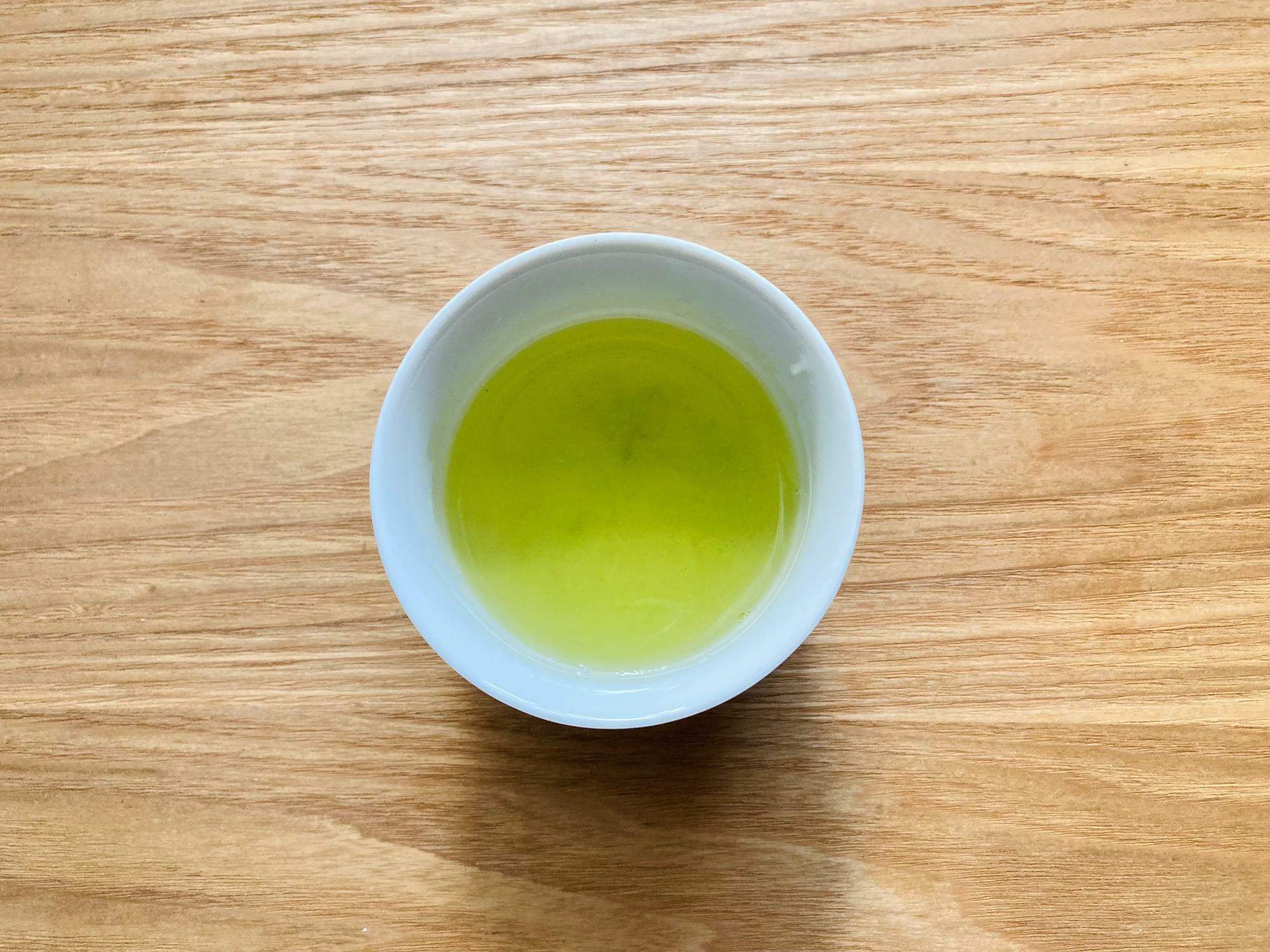 茶液。つまり、お湯などでいれたお茶のこと。この中にカテキンが含まれ、その50ぱーせんとが「ガレート型カテキン」なのだそう。