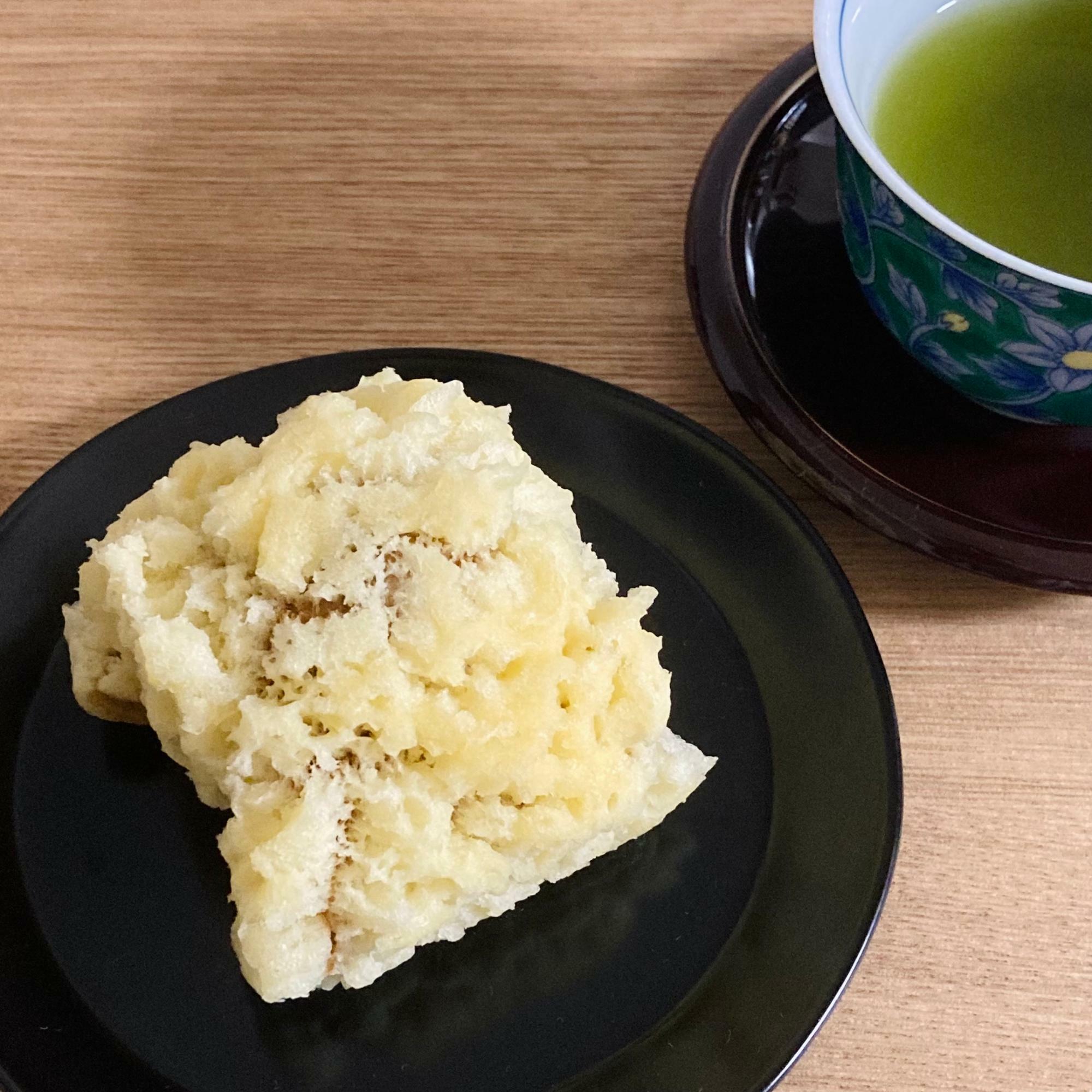 「栗ふくさ」を自宅に持ち帰り実食！お茶は静岡の掛川の深蒸し煎茶を合わせてみました。