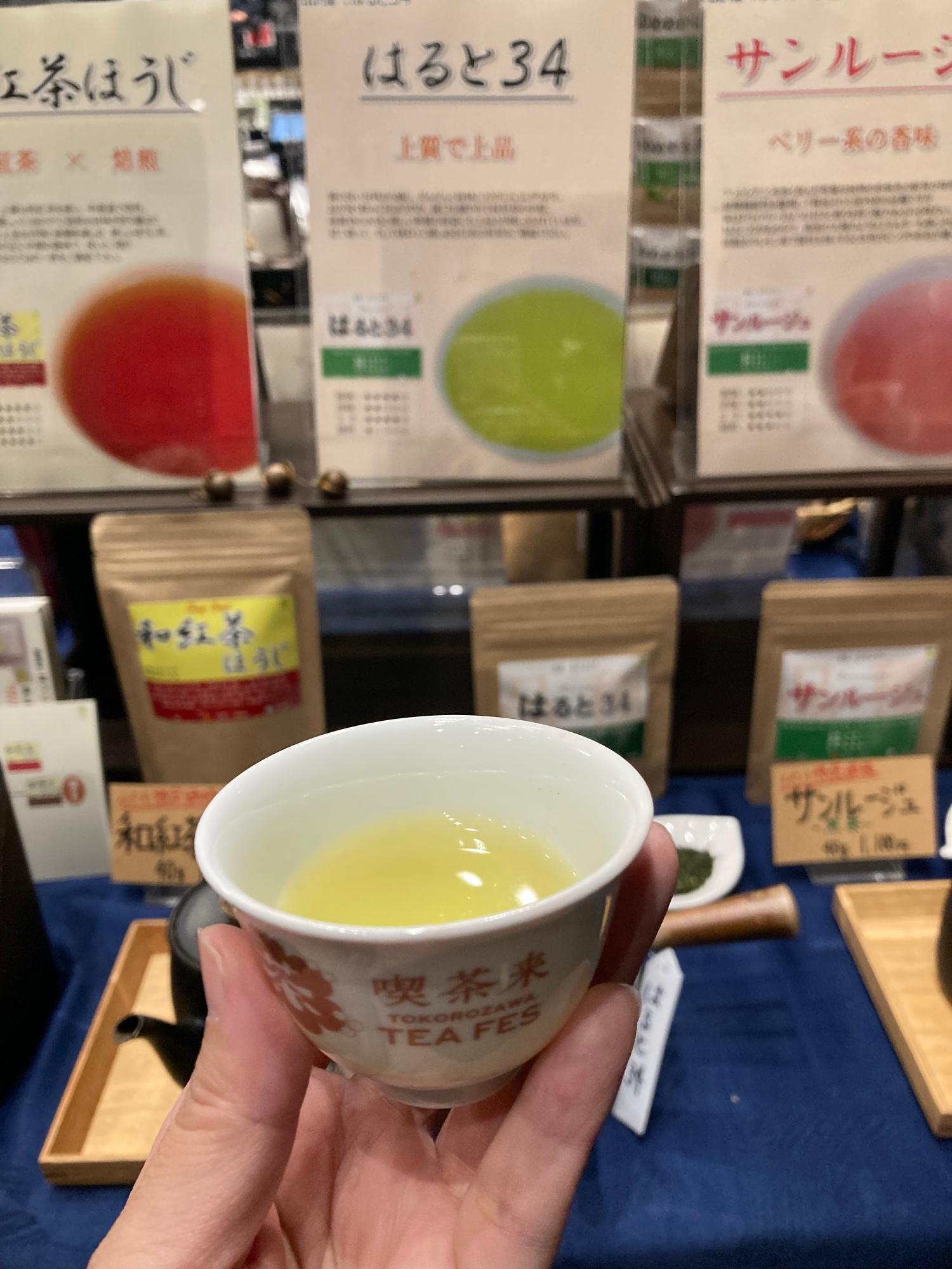 「はると３４」を試飲。ほんのり甘味があっておいしい品種茶（煎茶）でした。