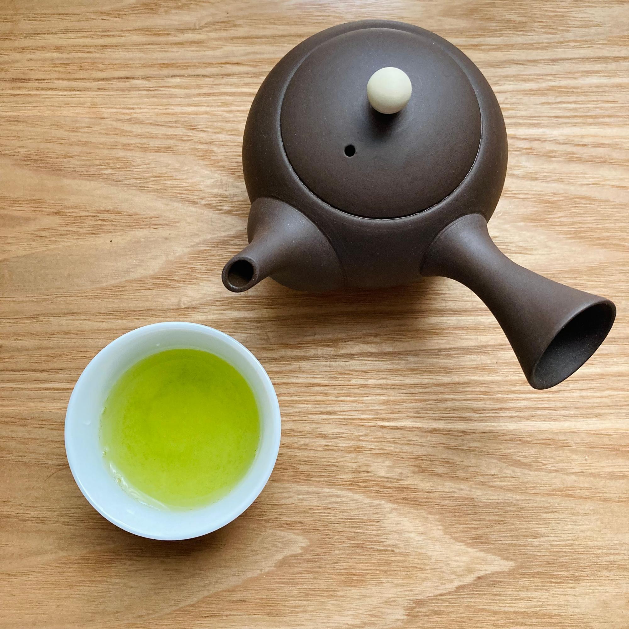 急須で淹れる煎茶をゆっくりと味わう。日本茶の香りで癒される、そんな時間も広がっていってほしい。