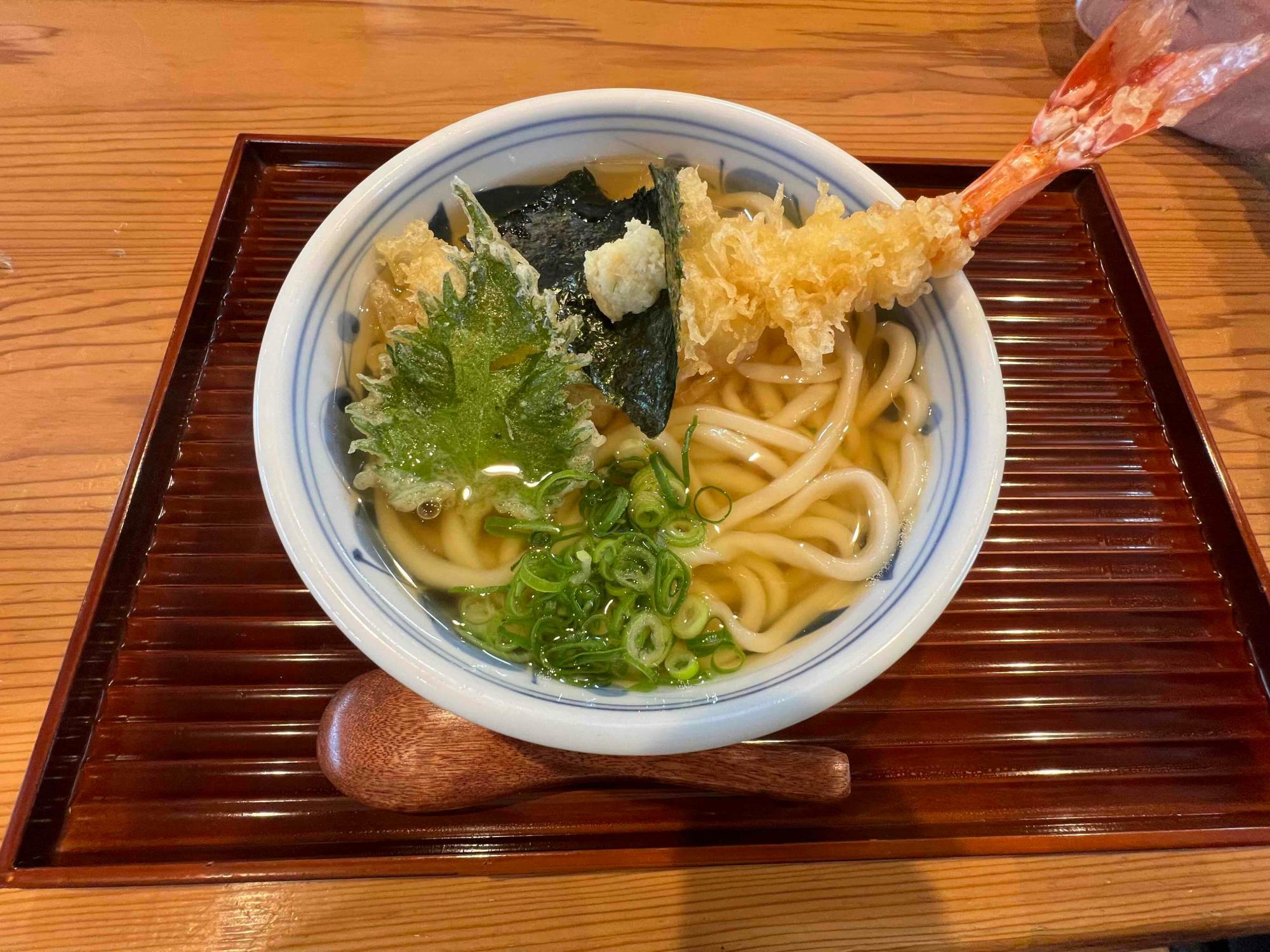 天ぷらうどん（890円税込）