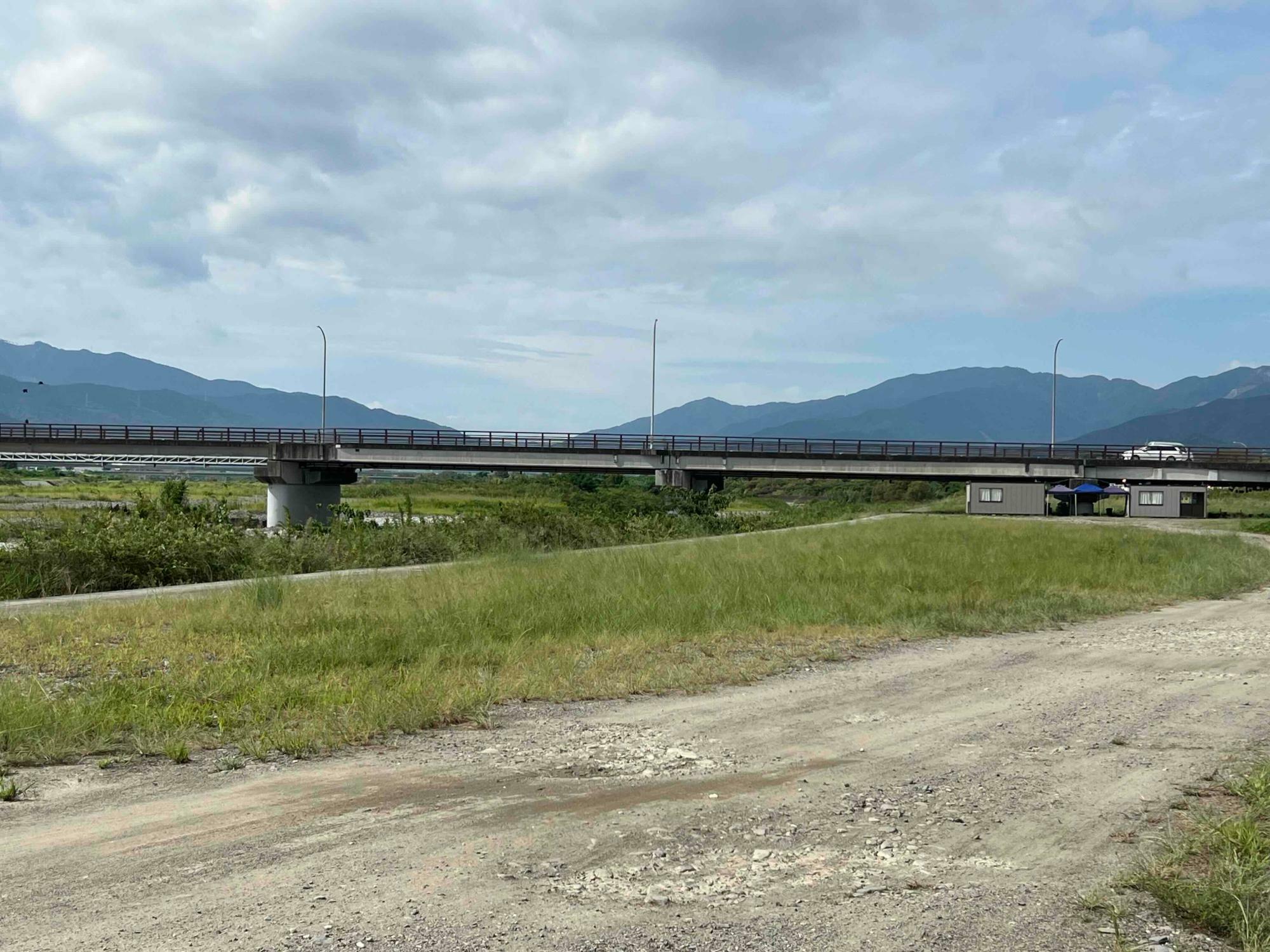 会場の中山川河川敷付近