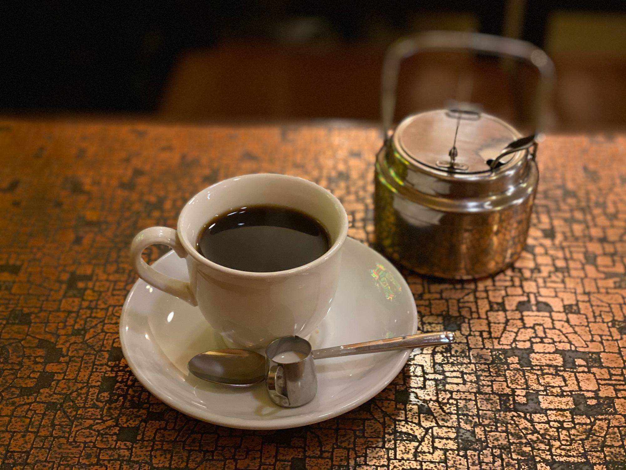 コーヒー、紅茶、ミルク（ホットorアイス）のセットは+200円
