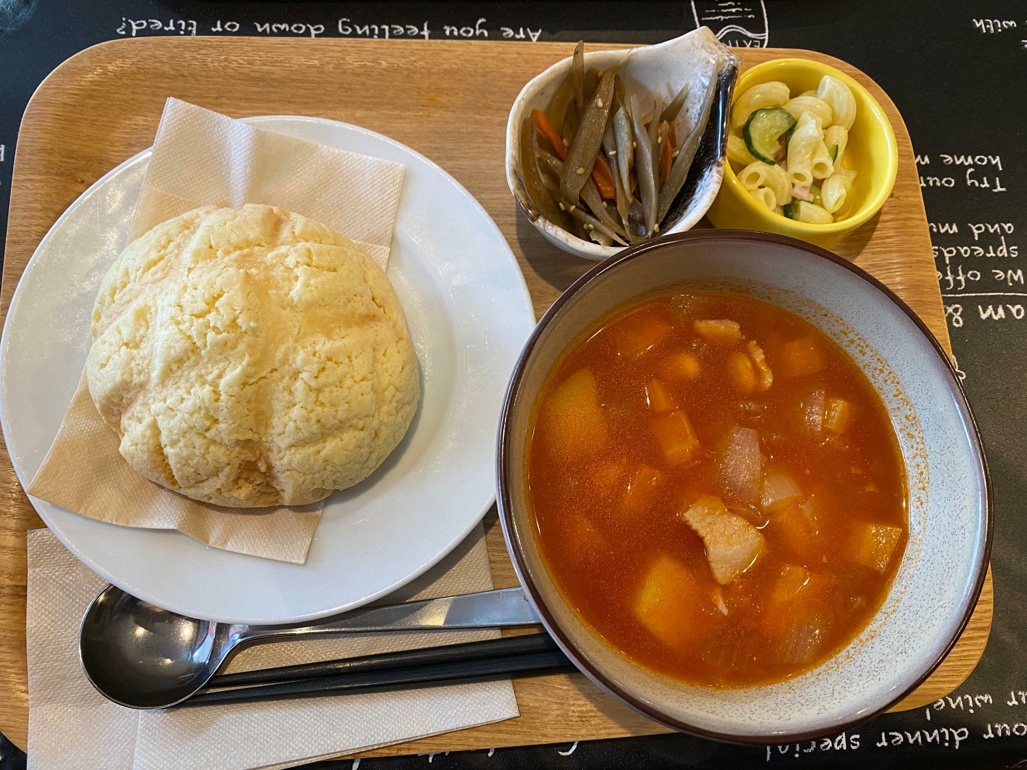 ◆スープセット・パン1種・小鉢2種　６００円（税込）