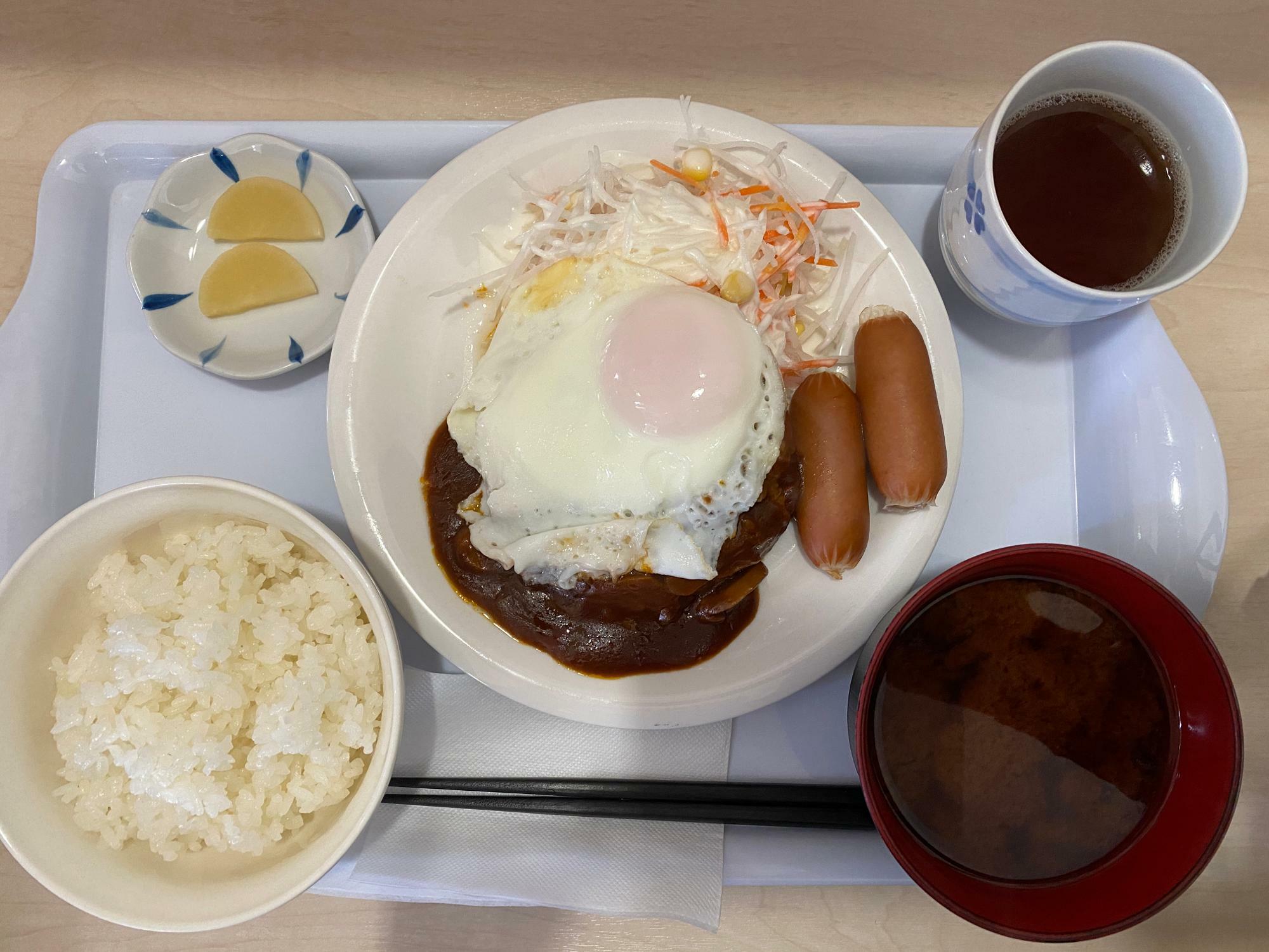 ハンバーグとウインナー２本付き！！