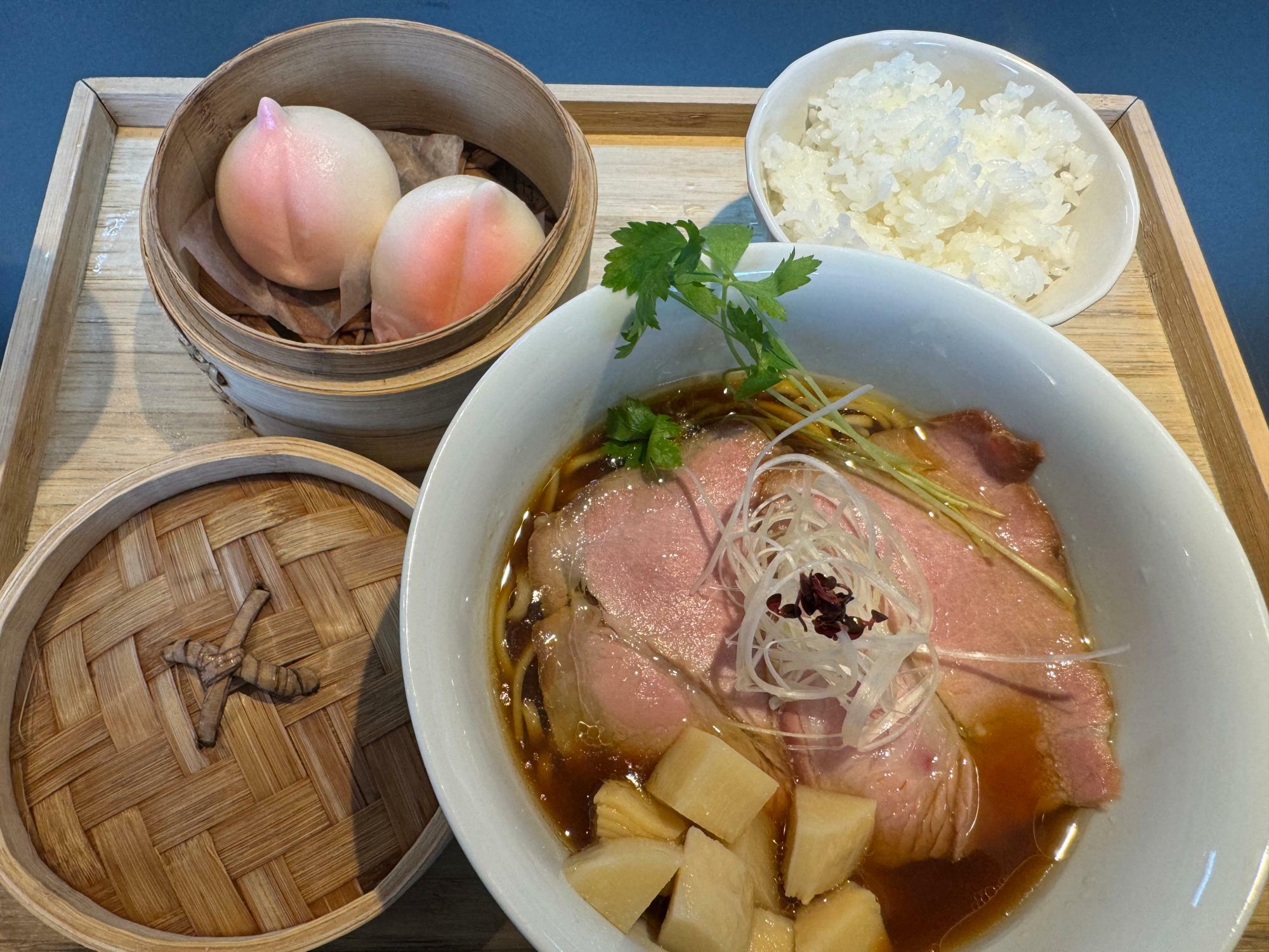 特製らぁ麺＋点心一種セット　１５００円　税込