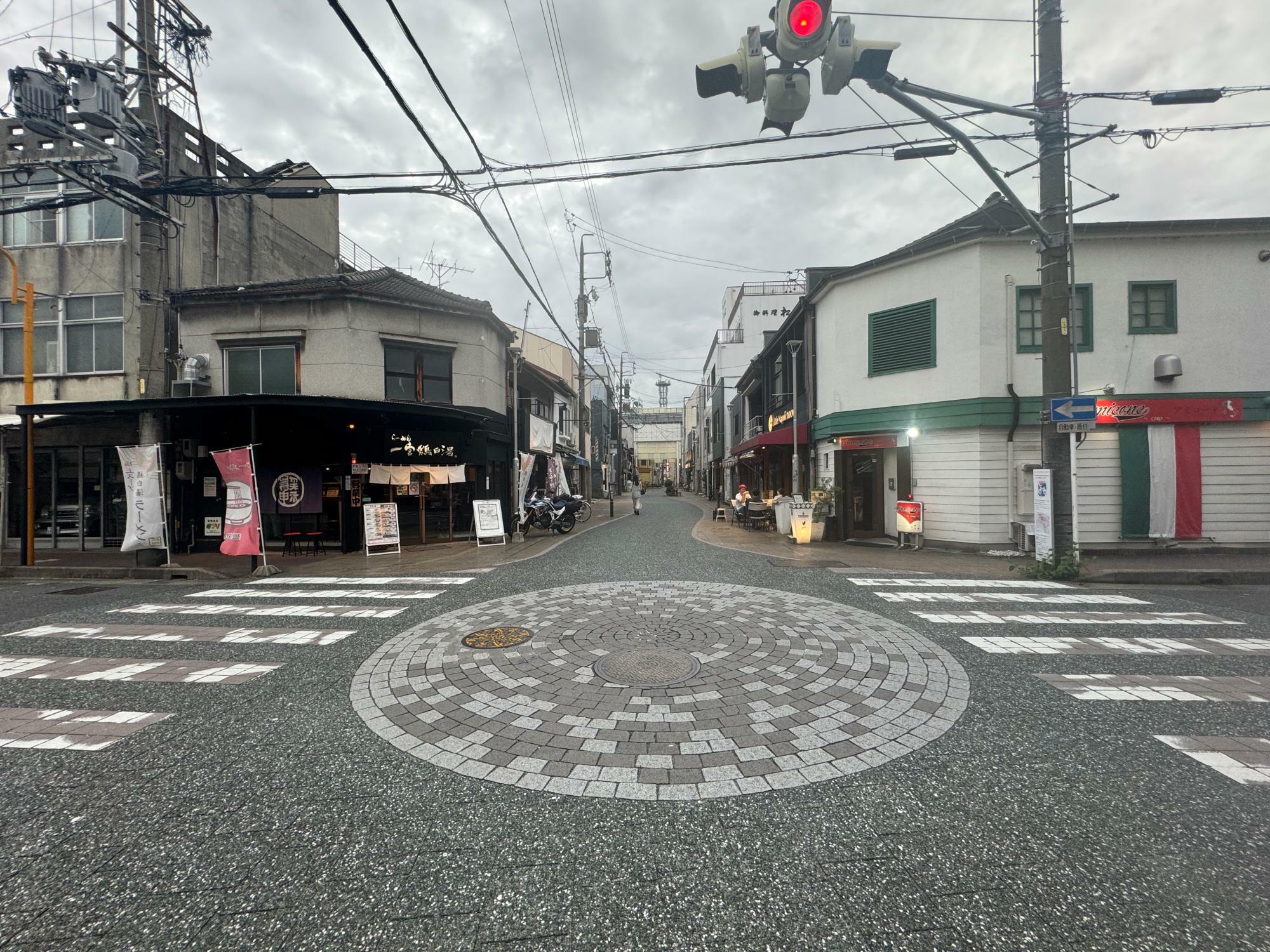 一宮市の商店街の一角。　個性的なお店が数多くあります