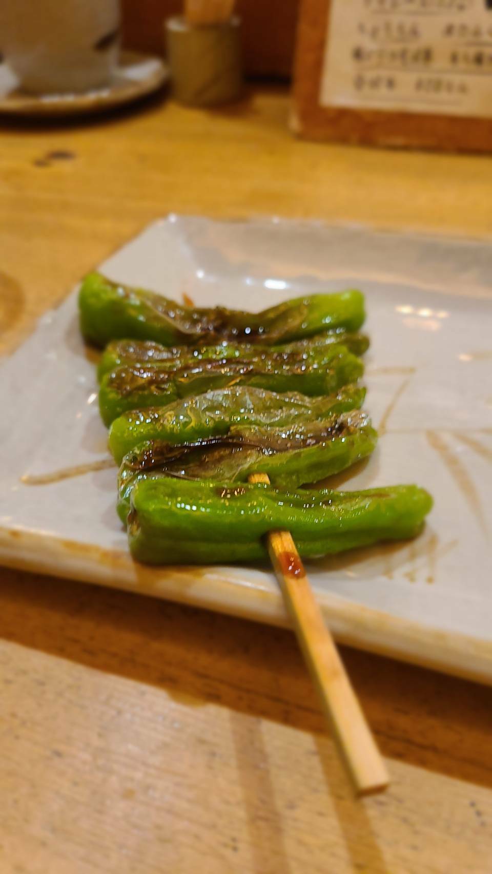 ごく稀に辛い種もある“ししとう”など野菜串も美味しい