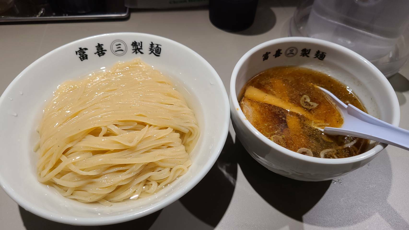 こちらが、のどごし生麺1,300円。罪なき次郎も人気のようです。