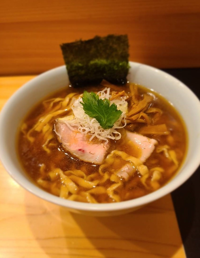 こちらは手打ち手もみ麺の中華そば1,150円です。