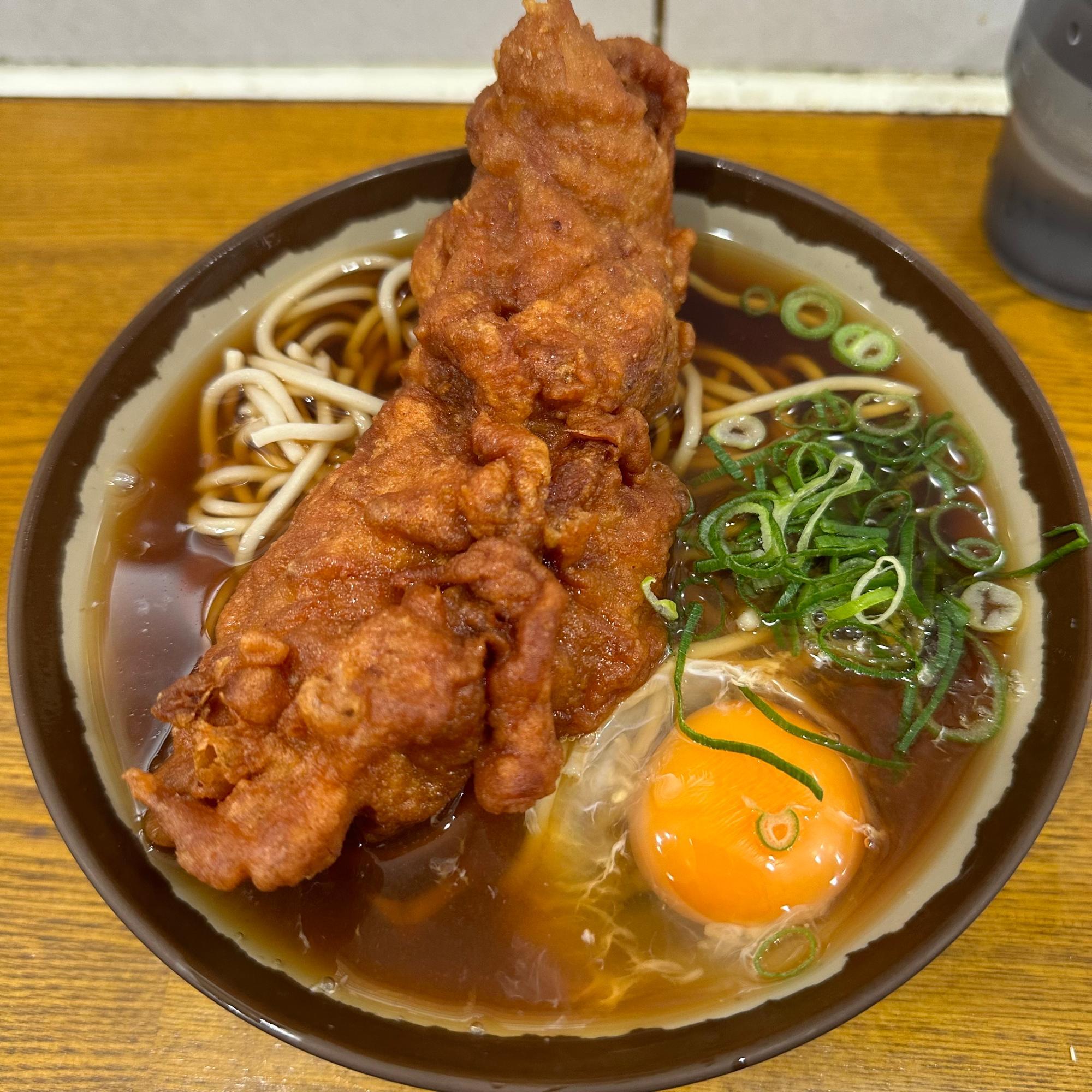 Canon - からあげそば 我孫子】丼からはみ出す巨大唐揚げ！名物「唐揚げそば」『弥生軒