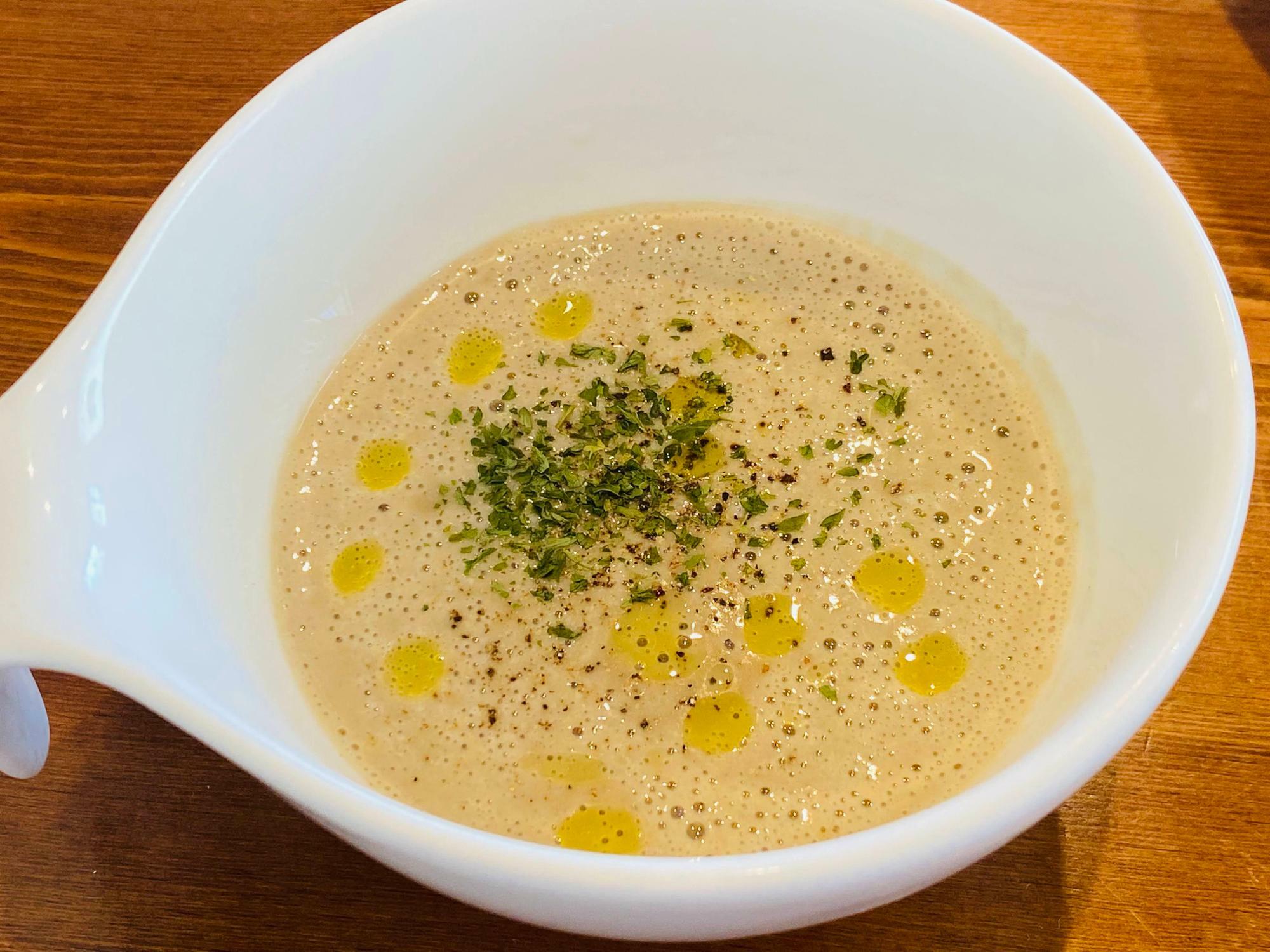 訪問した日のランチセットのスープは「ポルチーニ茸」でした