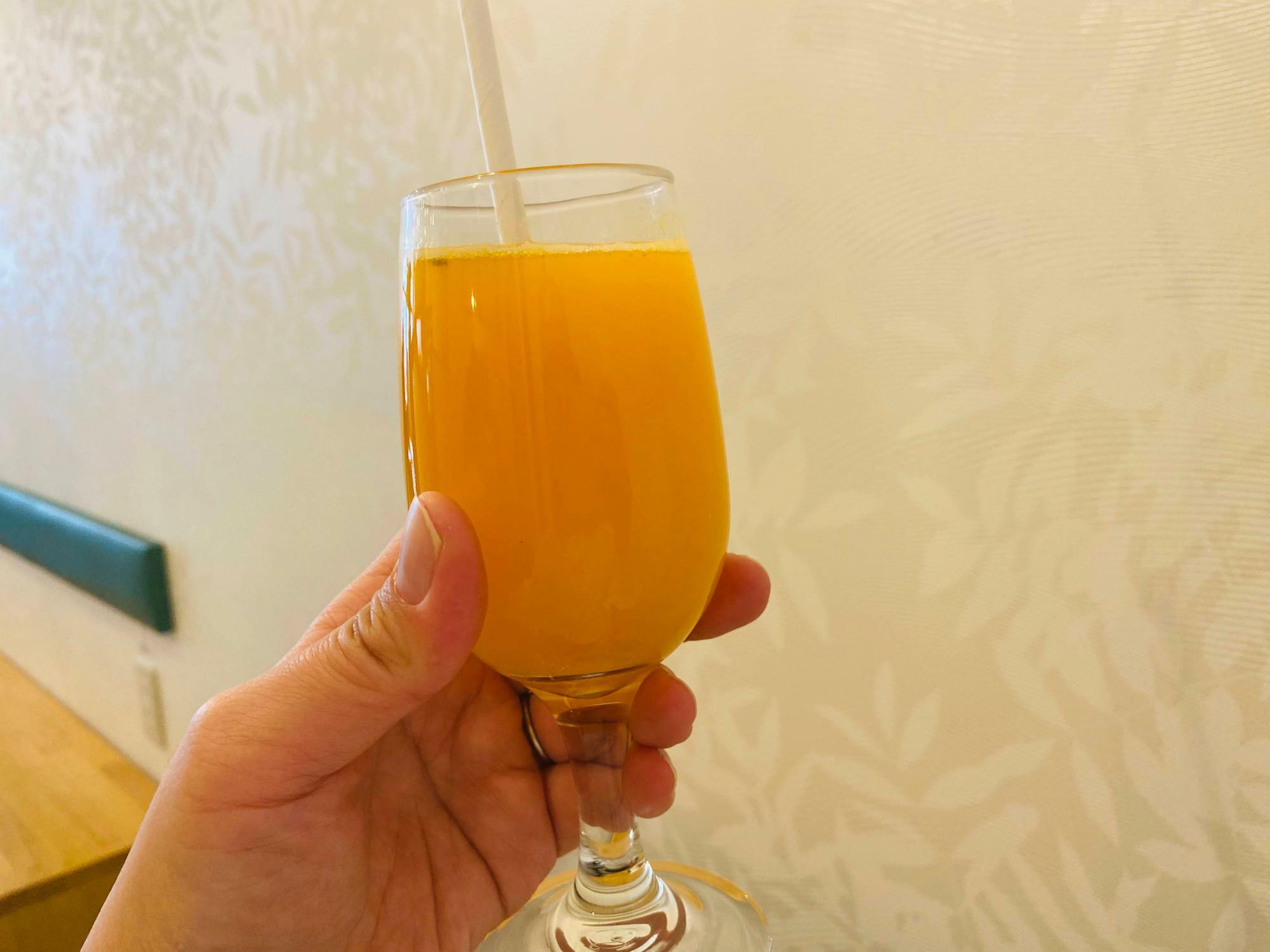 オレンジ果汁がぎゅっと詰まったジュースは、やっぱりおいしい！