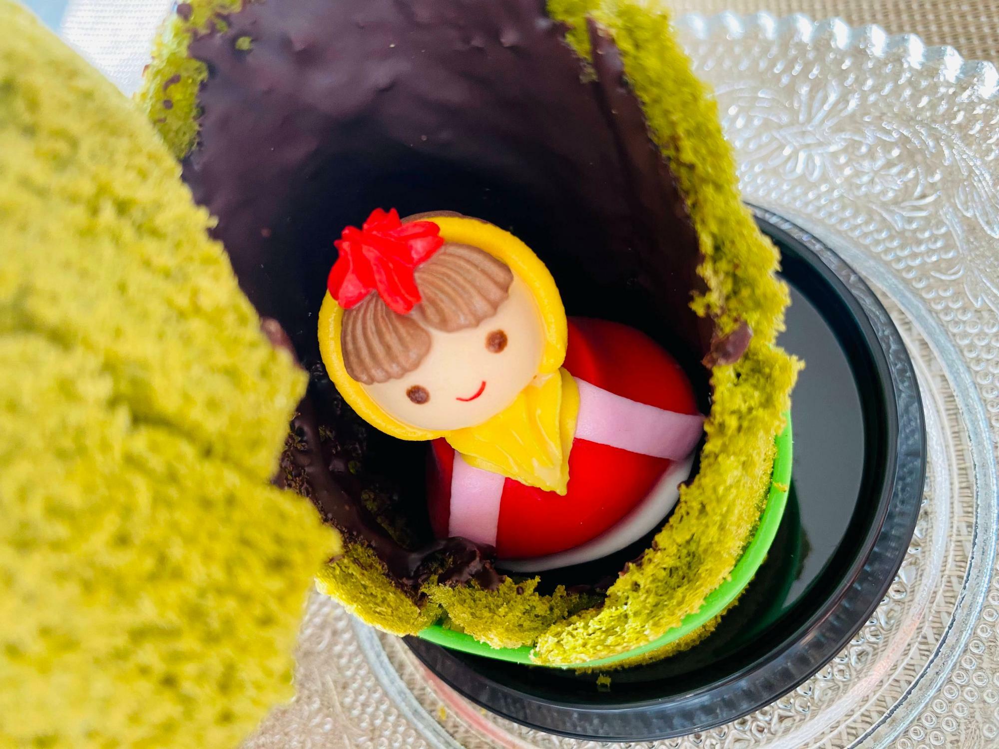2022年グランプリの「竹取抹茶ケーキ」　中からかわいいかぐや姫が出てきました